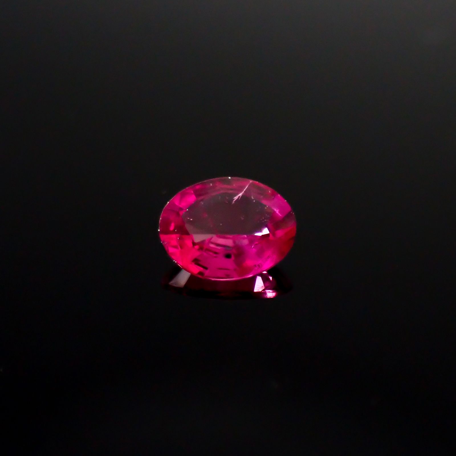ルビー ビルマ/モザンビーク産 0.21ct [241029397]4.4x3.5mm前後