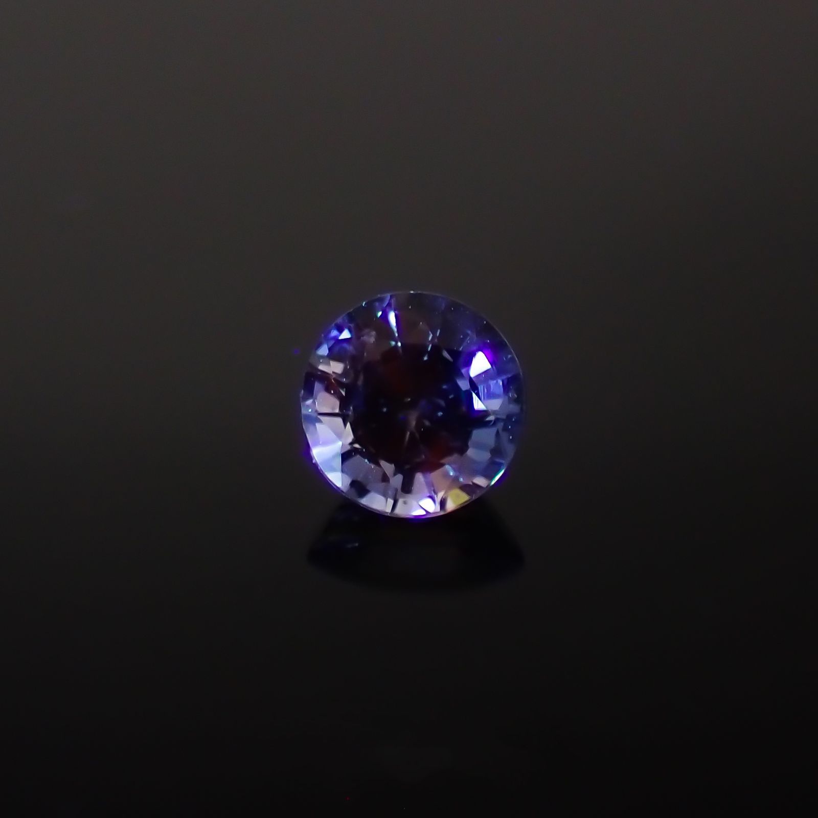 アイスブルーサファイア(宝石名サファイア)スリランカ/マダガスカル産 0.38ct 識別済[220515976]4.2x4.2mm前後