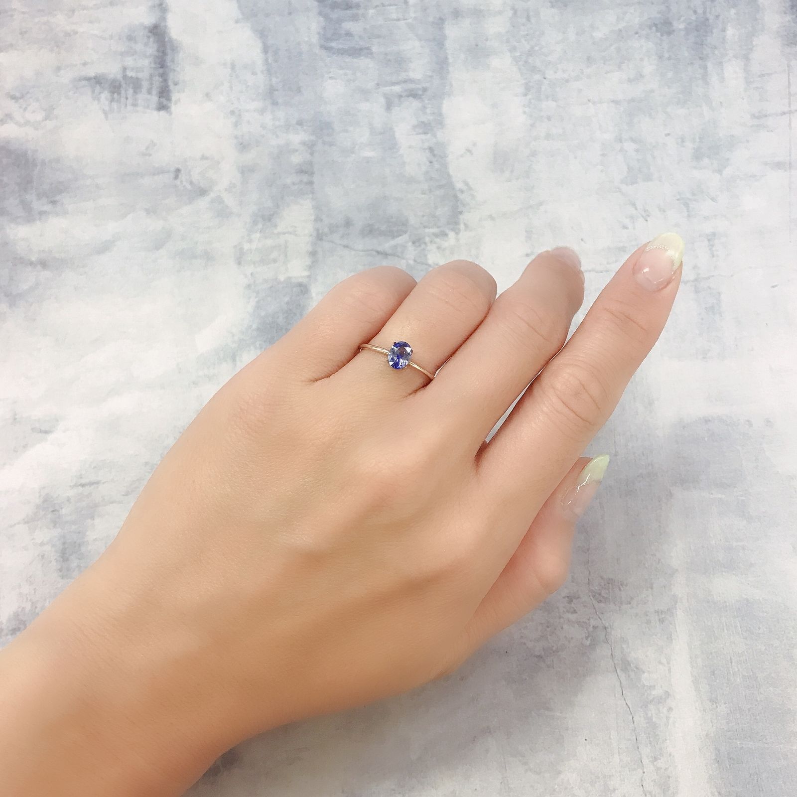 バイカラーサファイア(宝石名サファイア)スリランカ/マダガスカル産 0.64ct 識別済[220817433]6.1x4.6mm前後