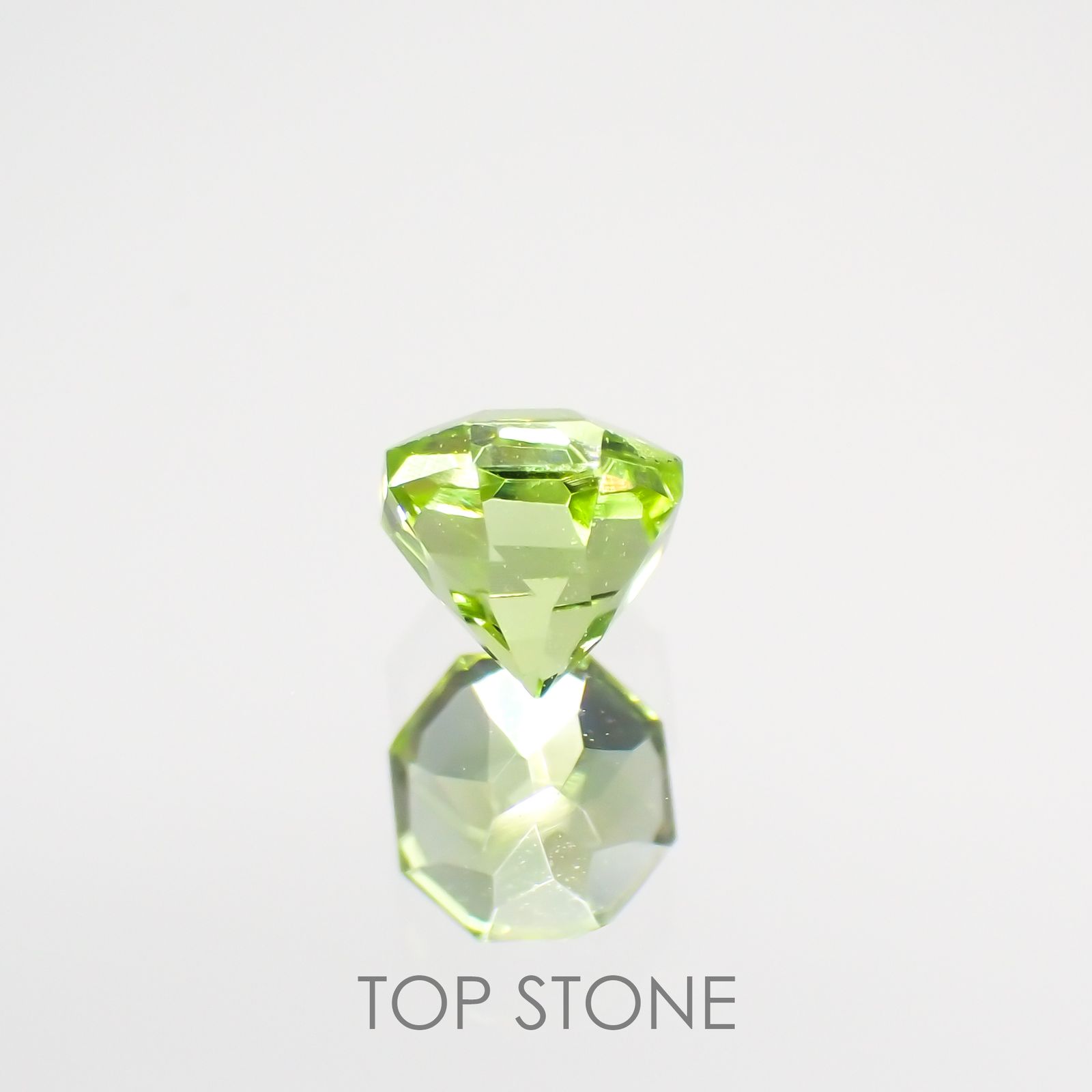 ◇オクタゴンカット◇ペリドット(宝石名ペリドット) パキスタン産 0.45ct 識別済[210913106]4×3.9mm前後