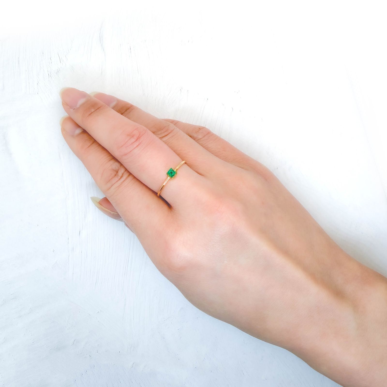 エメラルド コロンビア産 0.12ct / 2.7x2.6mm前後 [260131524]