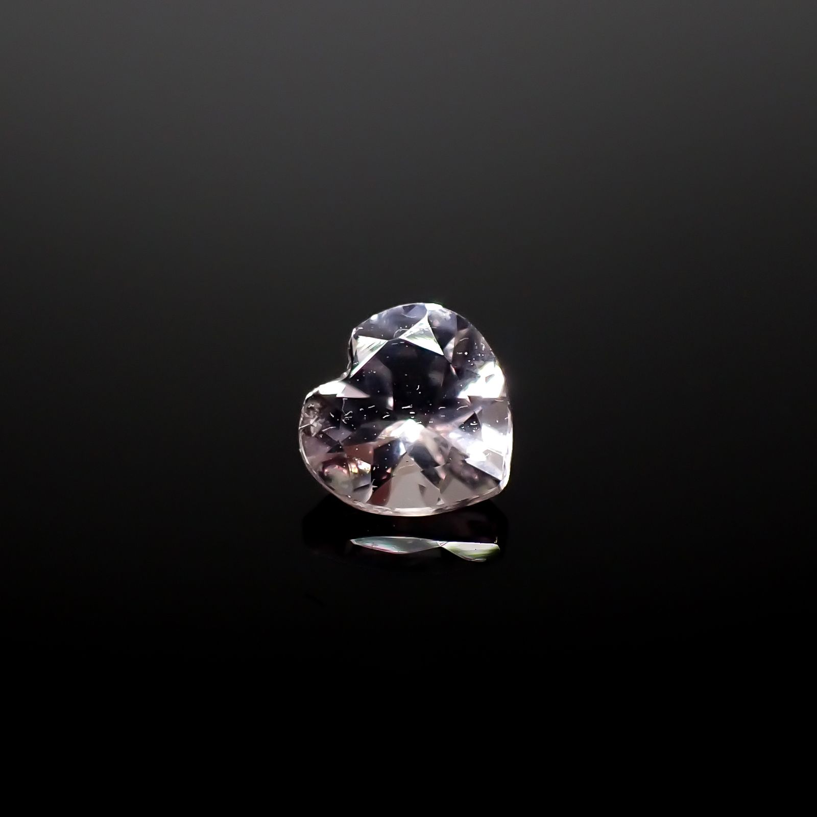 モルガナイト ナイジェリア産 0.46ct[240326780]5.3x5.2mm前後