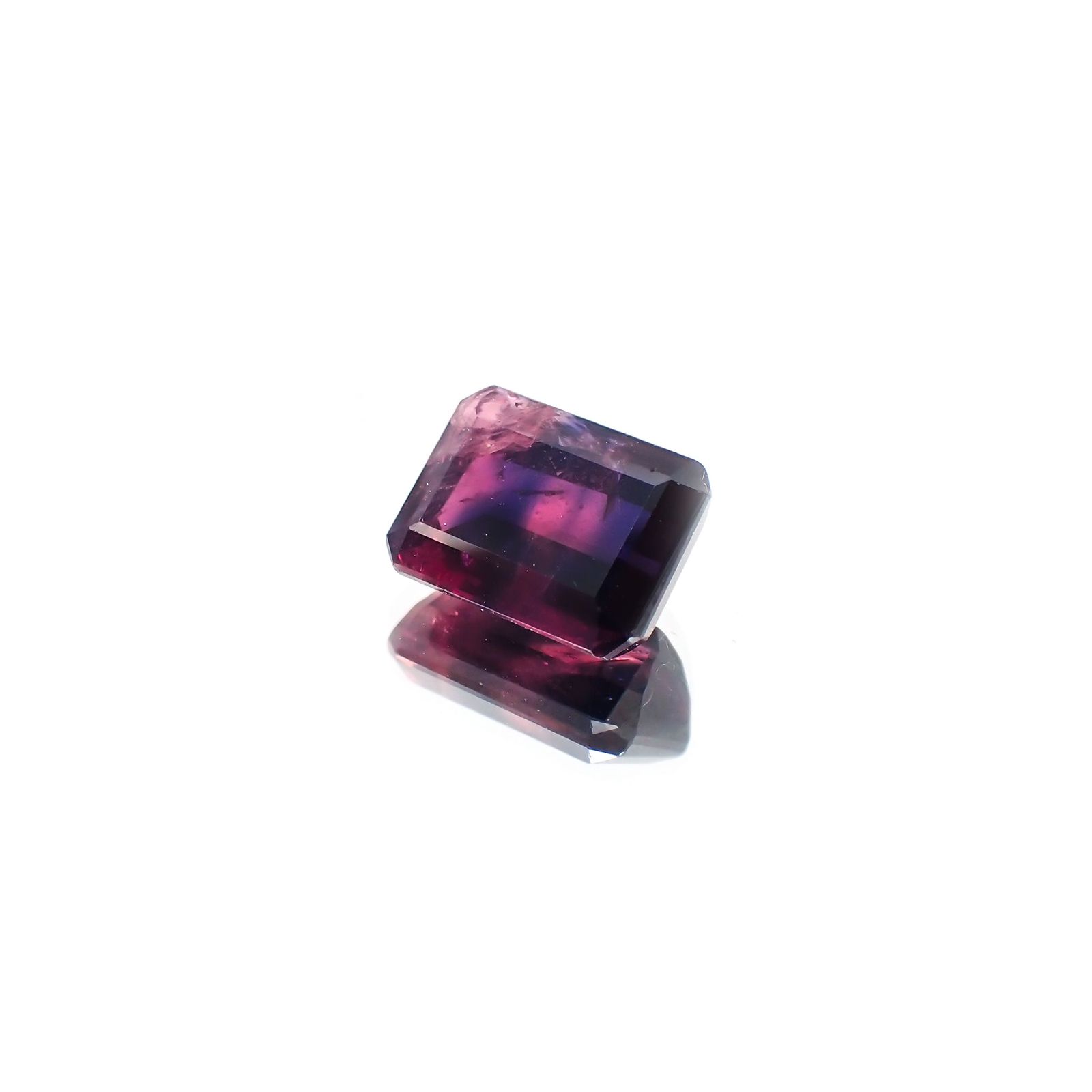パーティカラーサファイア 非加熱(宝石名パーティカラード・サファイア) タンザニア産 2.704ct ソ付(彩珠)[210710613]8.3×6.1mm前後
