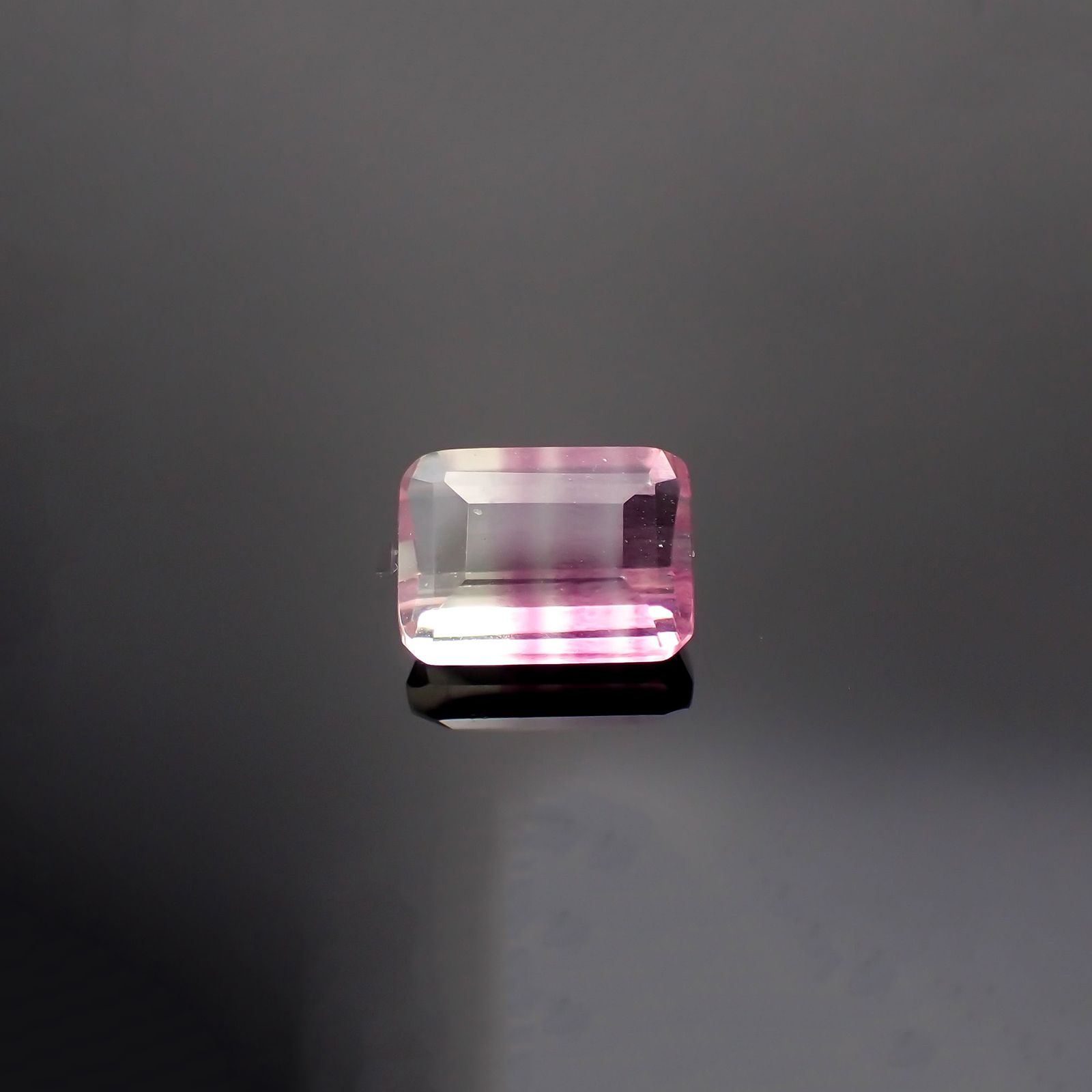 バイカラーフローライト 中国産 1.80ct [220917997]8x5.8mm前後