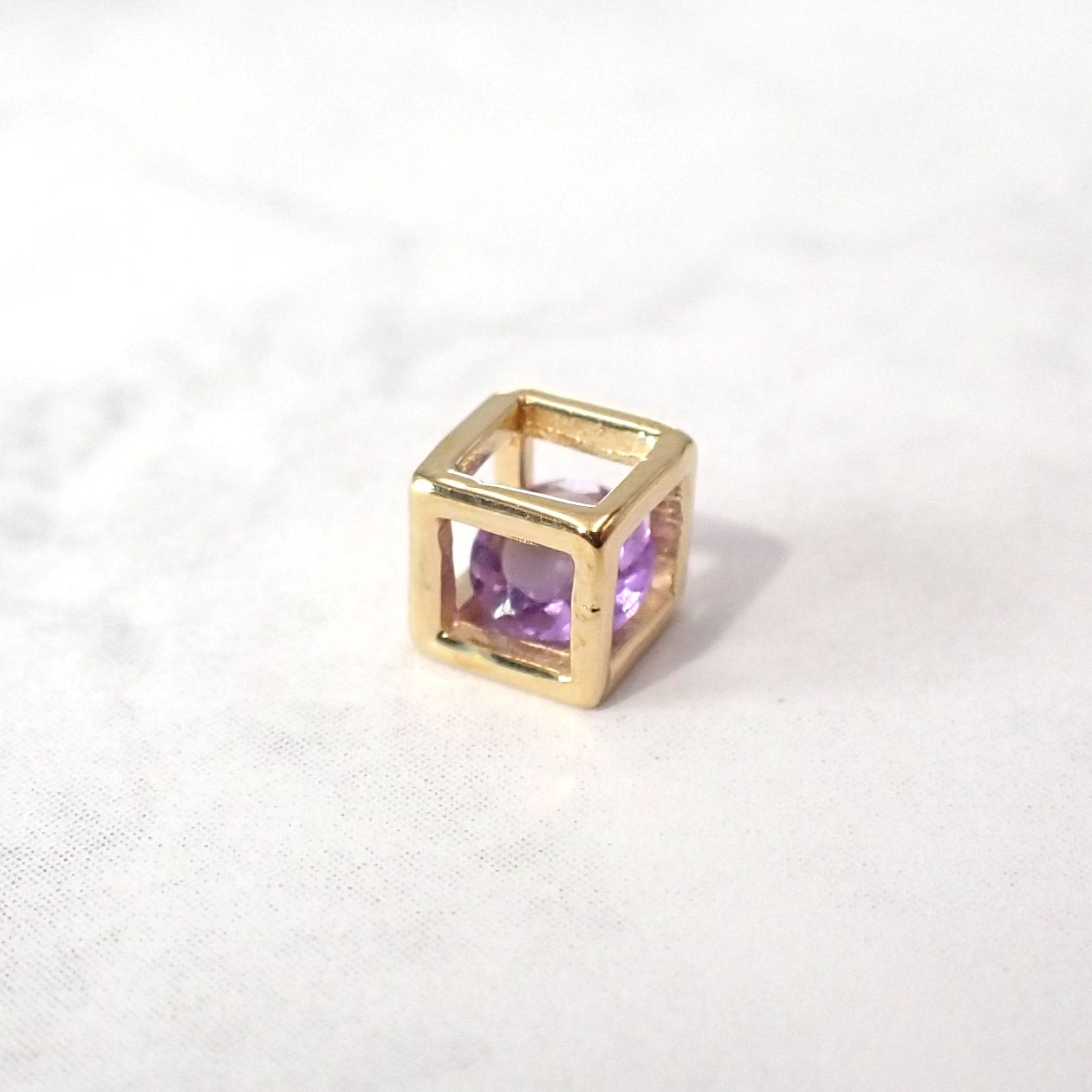 ◇K18 Reinette（レネット）◇アメジスト | キューブボックスデザイン  [チャーム/ペンダントトップ※チェーン別売り]
