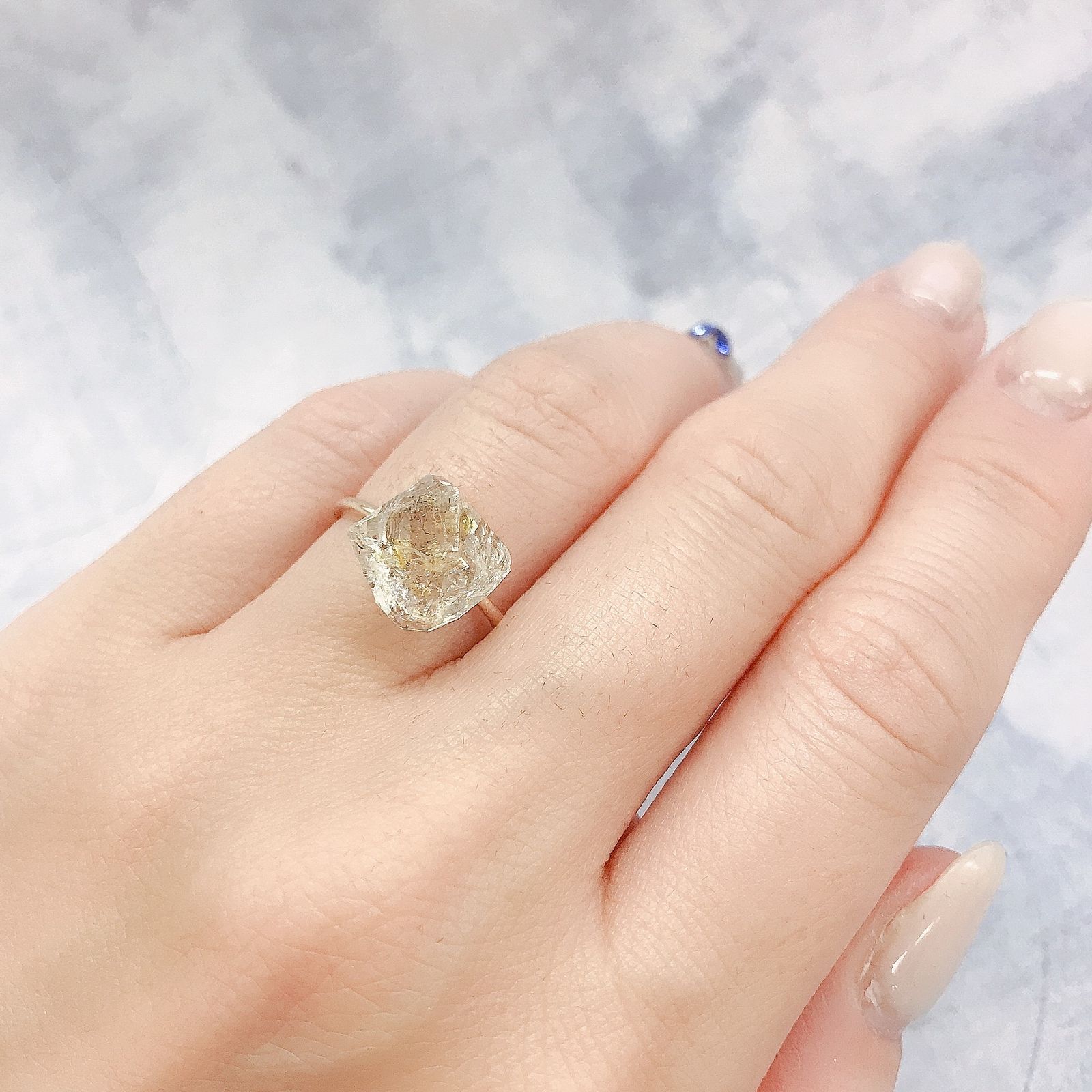 オイルインクォーツ 原石パキスタン産 5.11ct[220515872]12.5x11.7mm前後