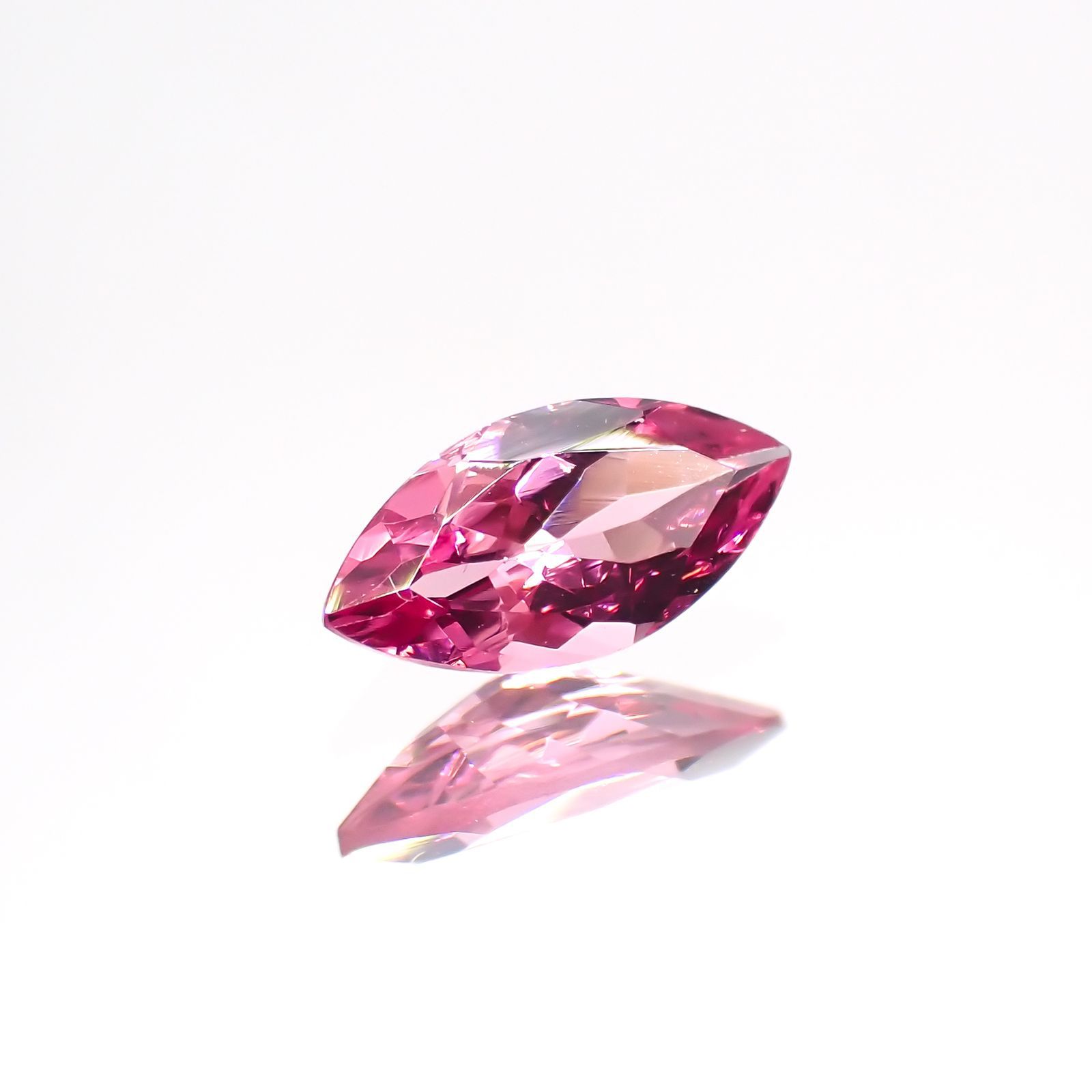 ホットピンクスピネル(宝石名ピンク・スピネル)タンザニア産 0.35ct 識別済[230823040]7x3.4mm前後