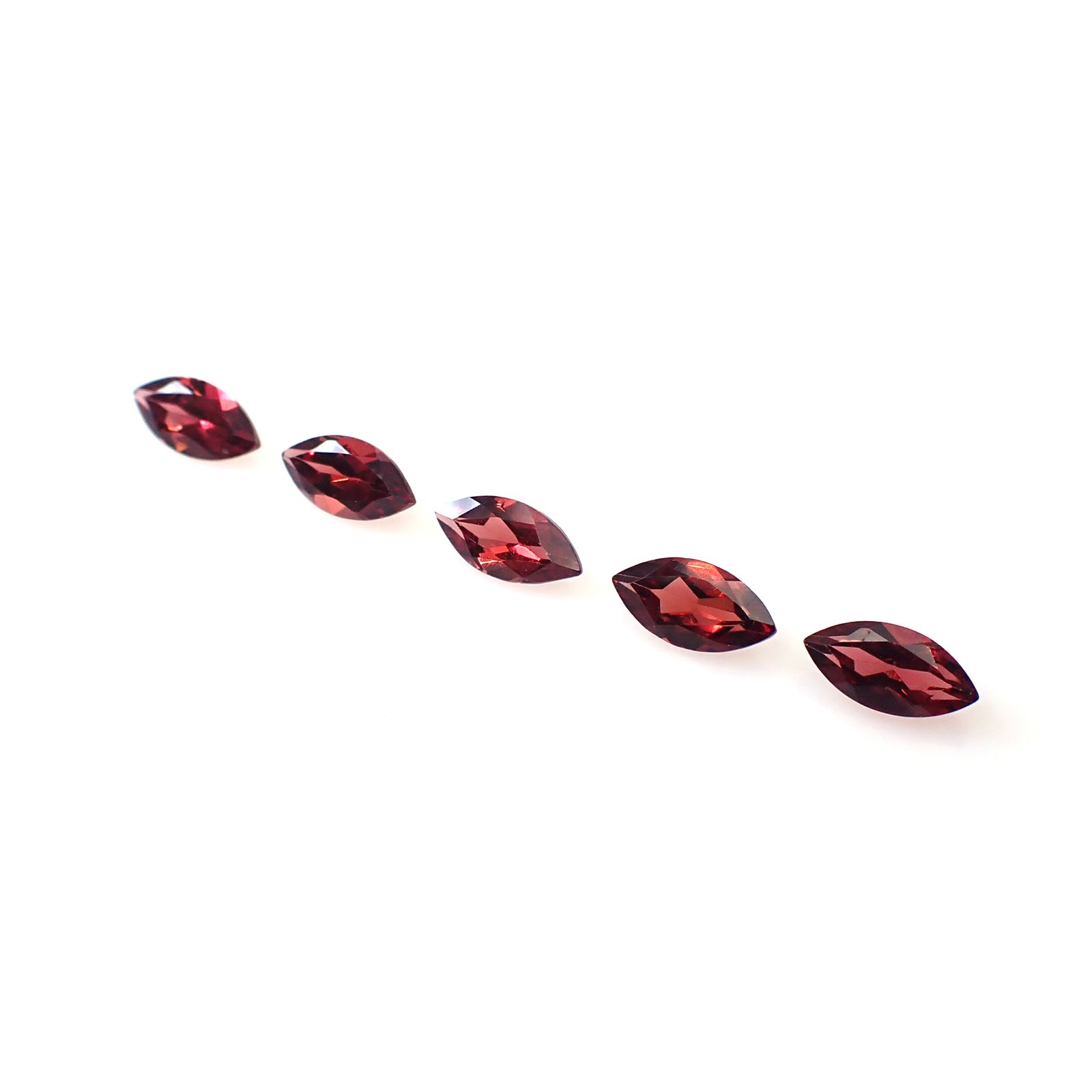 <ランダムセレクト1個販売>パイラルスパイトガーネット モザンビーク産 約0.40ct [250129789-PAC]7x3.5mm前後