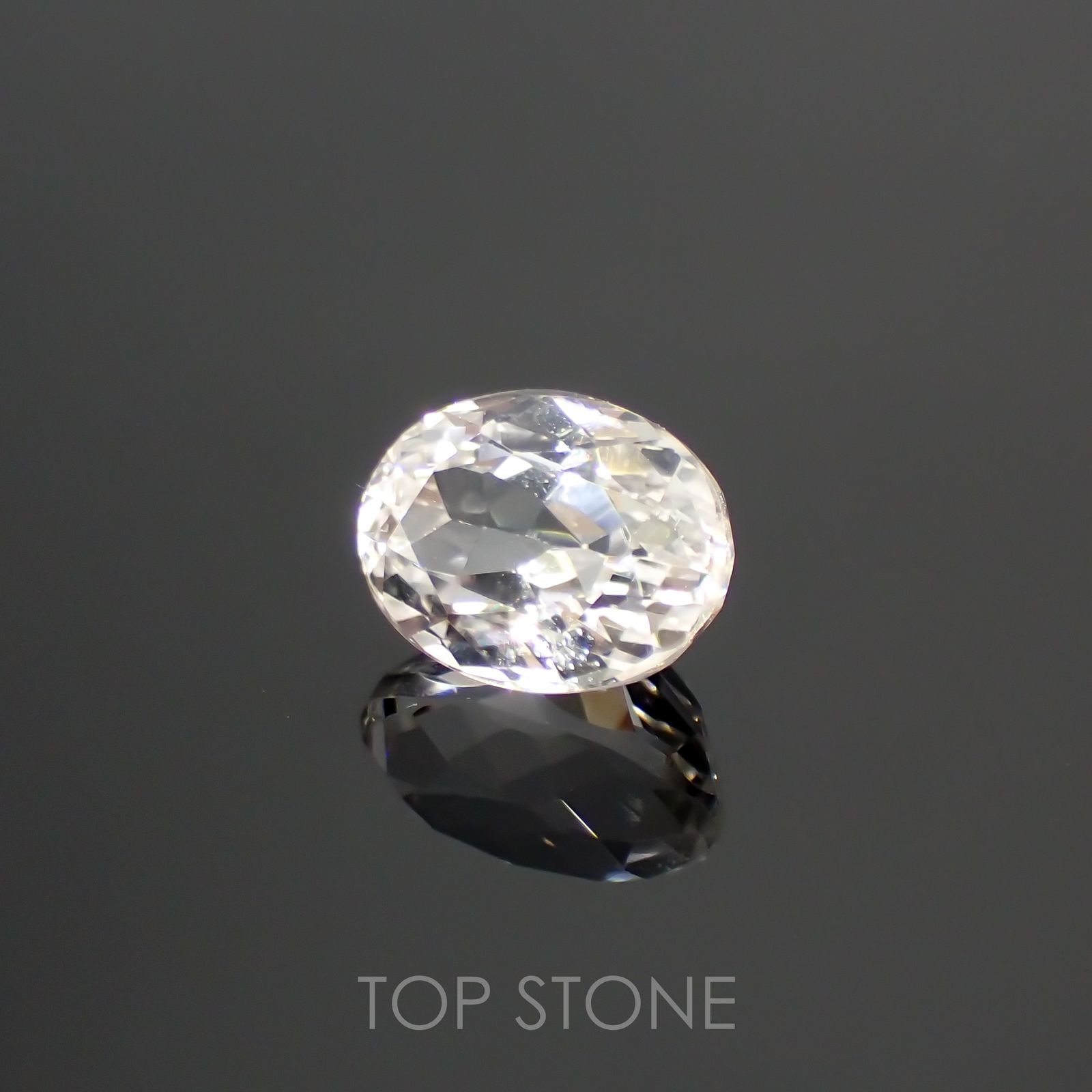 カラーレススポジュミン(宝石名ホワイト・スポジュミン) ブラジル産 1.81ct 識別済[210912629]7.9×6mm前後