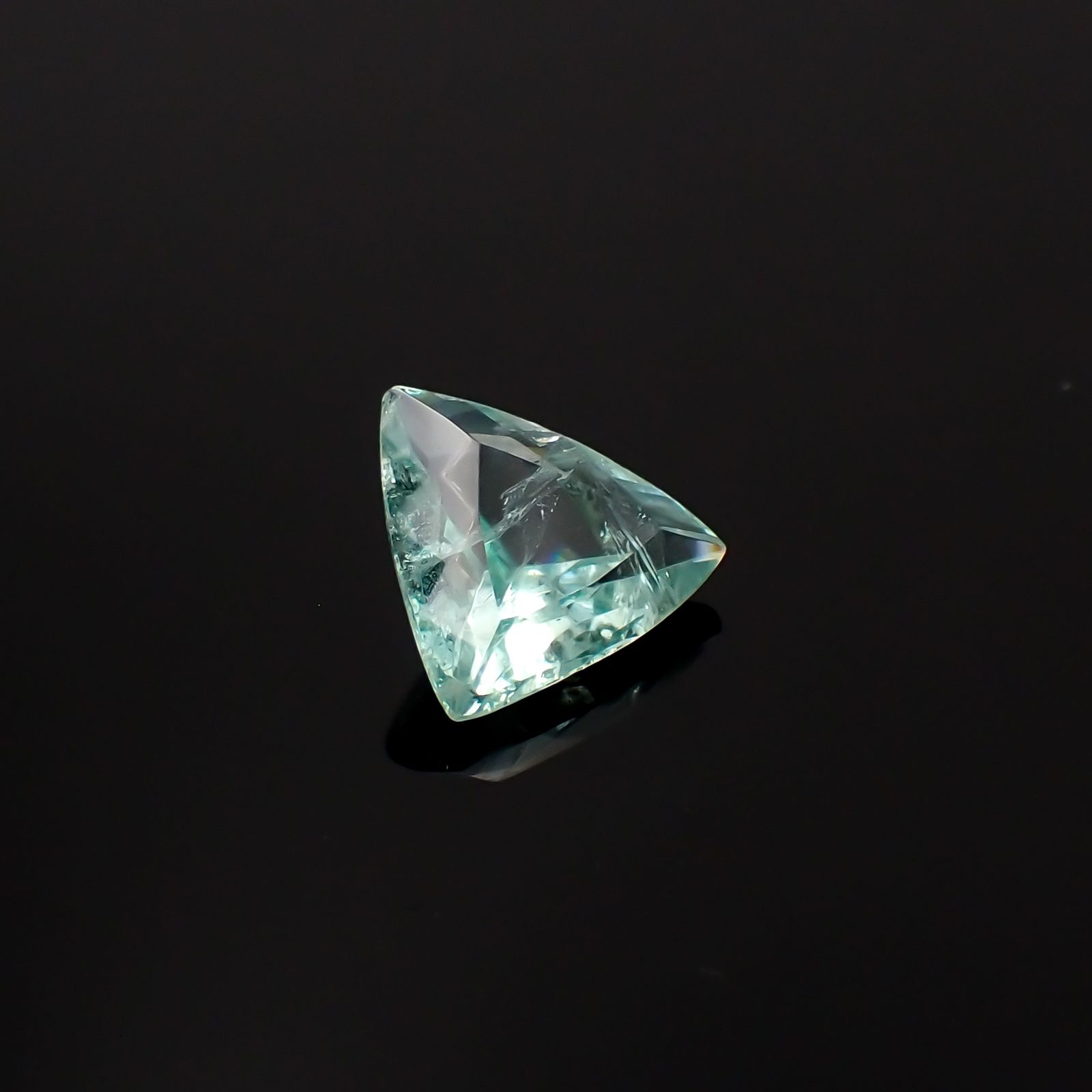フォスフォフィライト(宝石名フォスフォフィライト) ボリビア産 2.289ct ソ付(彩珠)[20084970]10.7×9.5mm前後