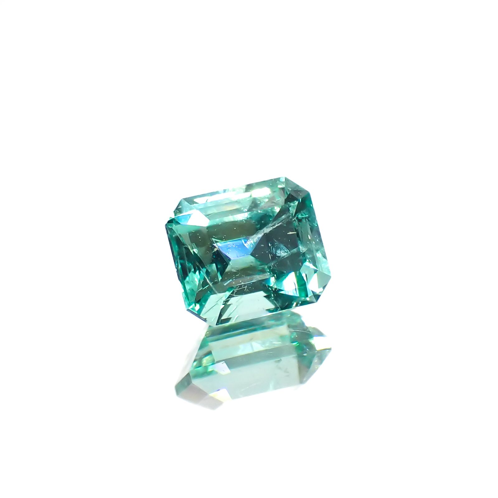 ノンオイル エメラルド ロシア産 0.38ct[230421689]4.4x3.8mm前後