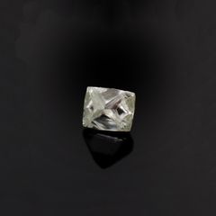 ソーヤブルダイヤモンド 原石(トライゴンあり・薄/Trigon) ロシア産 0.094ct [230923466]2.8x2.7mm前後