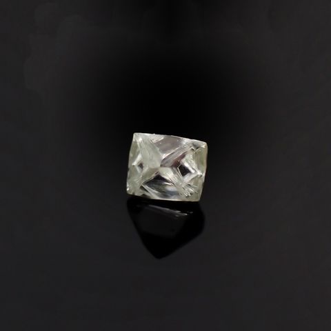 ソーヤブルダイヤモンド 原石(トライゴンあり・薄/Trigon) ロシア産 0.094ct [230923466]2.8x2.7mm前後