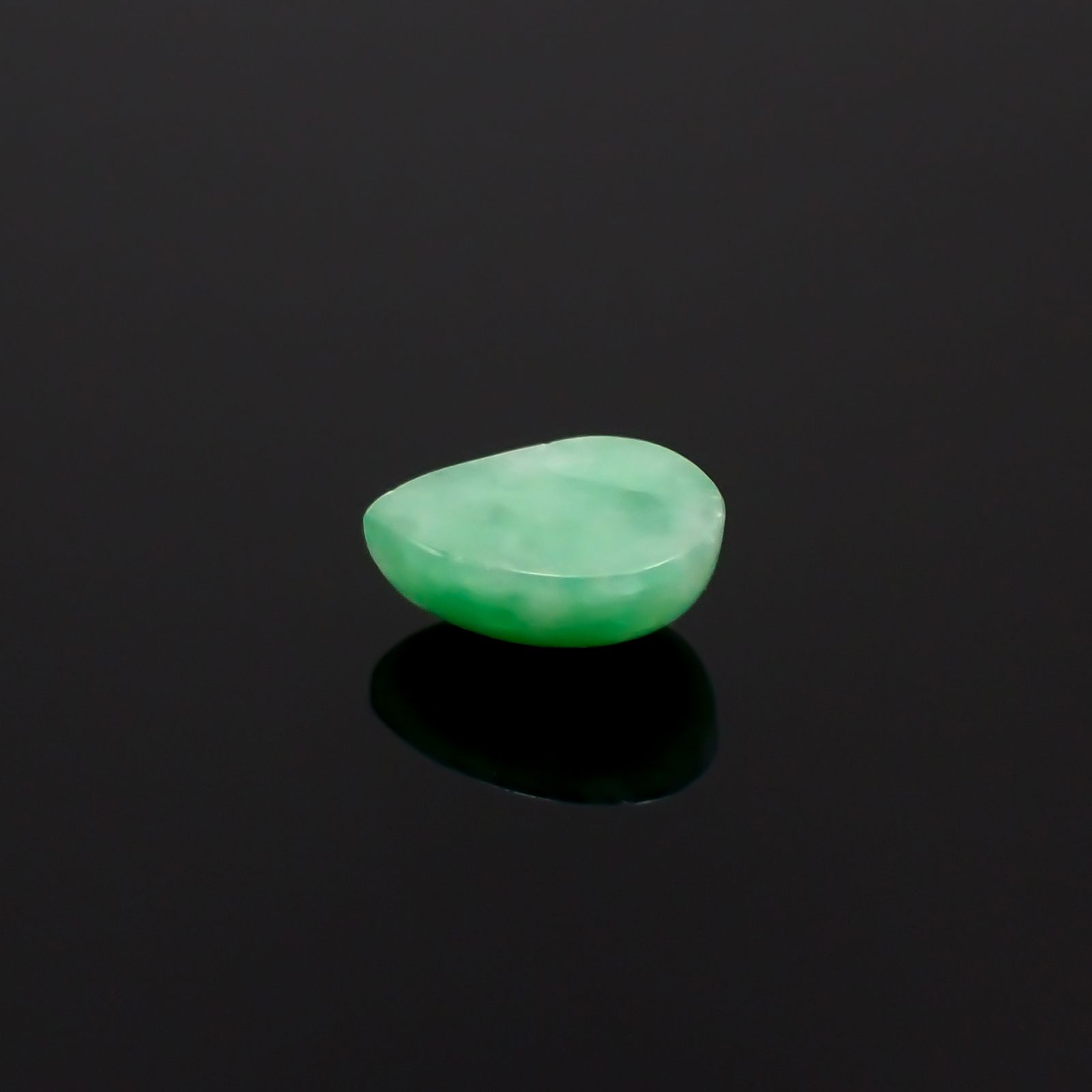 翡翠(宝石名ジェダイト)ビルマ産 0.96ct 識別済[231024038]7.2x5.1mm前後