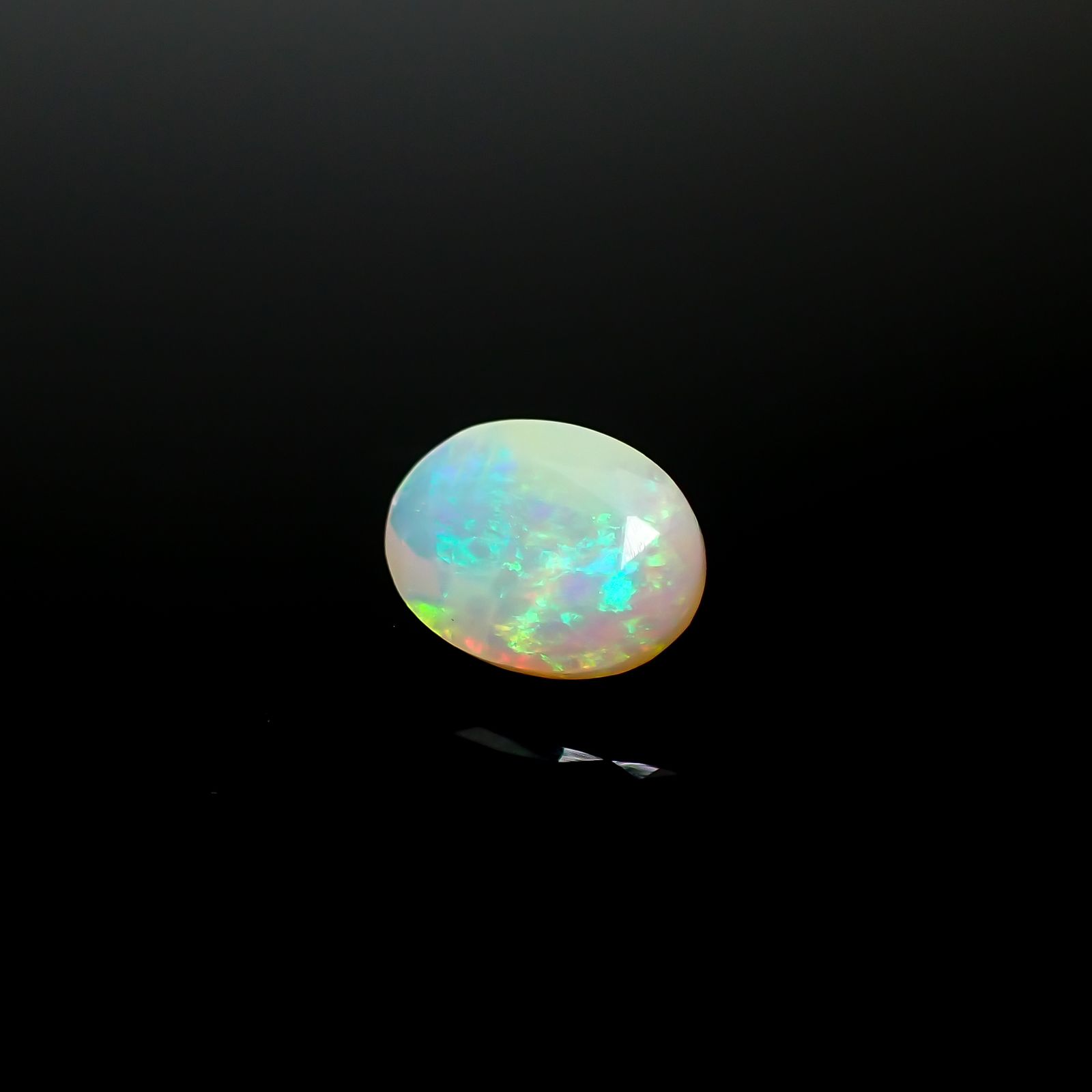 エチオピアオパール エチオピア産 0.76ct[240125325]8.1x6.2mm前後