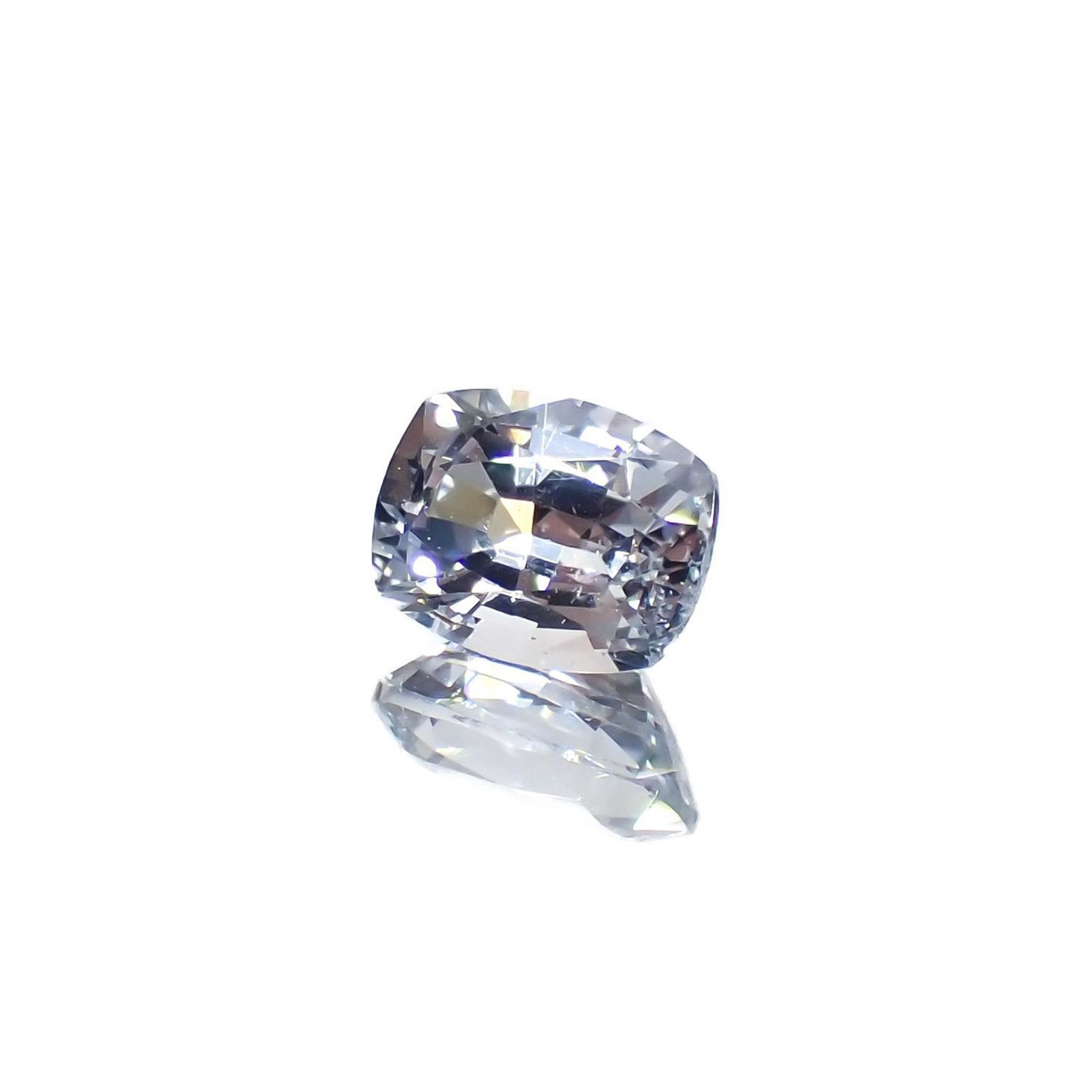 アイスブルーサファイア(宝石名サファイア)スリランカ/マダガスカル産 識別済 0.68ct / 5.7x4.3mm前後 [220817456]