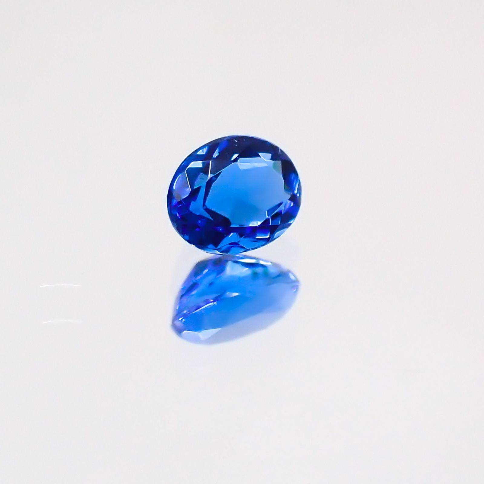 アウイナイト フルオレッセンス(宝石名アウイナイト) ドイツ産 0.102ct ソ付(日独)[210210033]3.3×2.6mm前後
