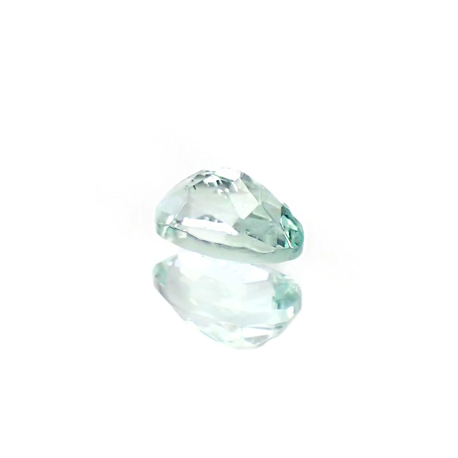 パライバトルマリン モザンビーク産 0.30ct / 5.1x3.1mm前後 [230220374]