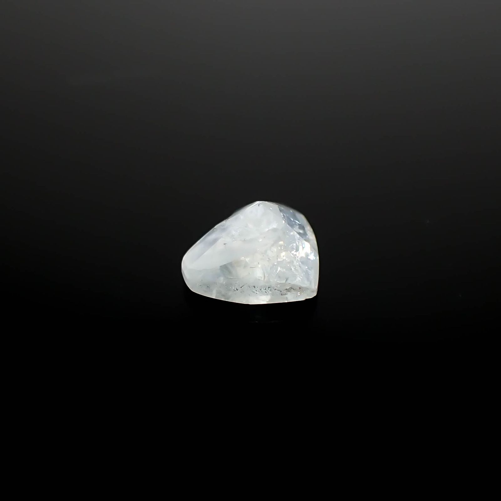イリデッセンスアクアマリン ブラジル産 0.86ct [250730842]6.4x7.4mm前後