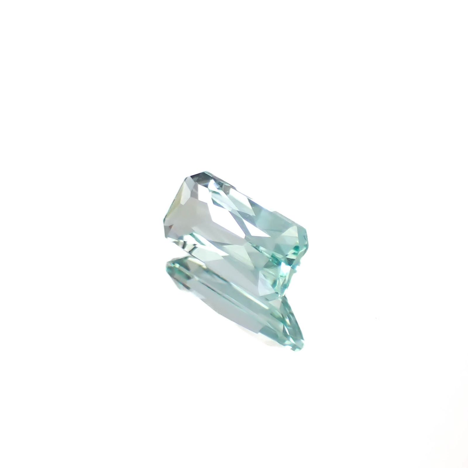 ミントベリル ナイジェリア産 0.45ct [250430196]6.9x3.4mm前後