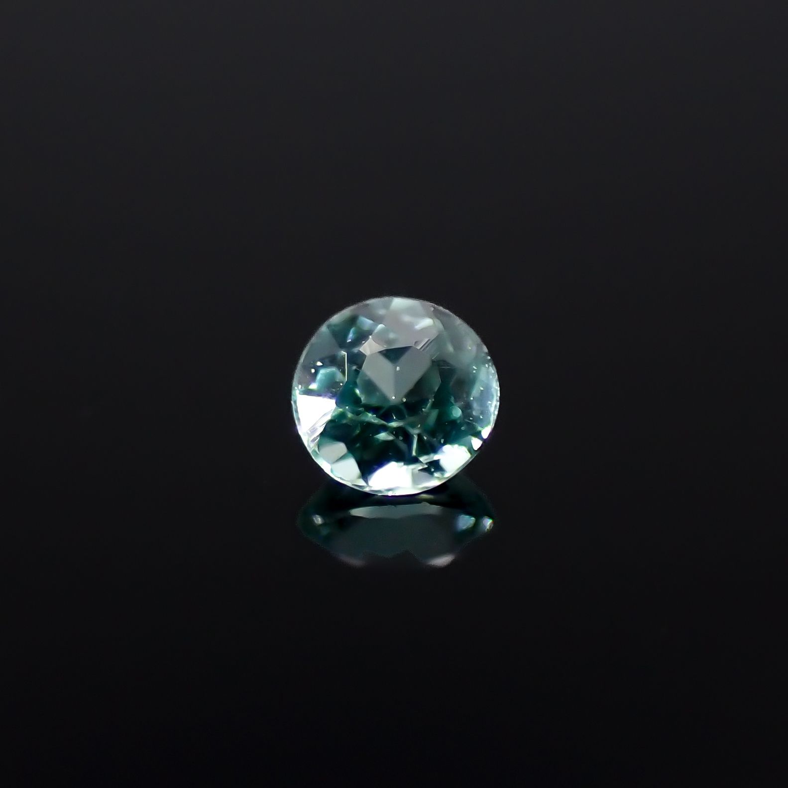 パライバトルマリン(宝石名トルマリン/別名パライバ・トルマリン)ブラジル・パライバ州バターリャ鉱山産 0.029ct 識別済[240125582]1.9x1.9mm前後