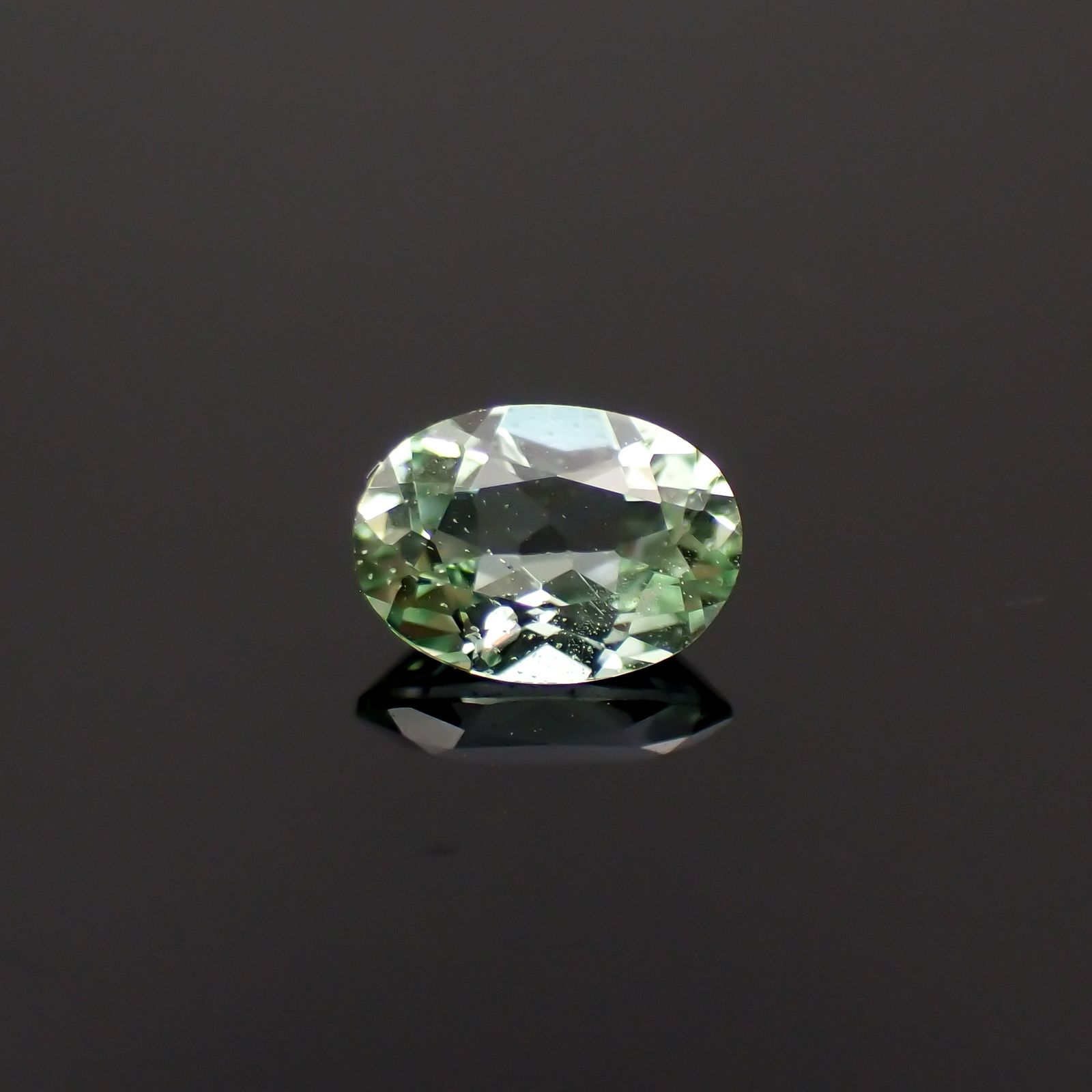 バナジウムコーネルピン(宝石名コーネルピン)タンザニア・タンガ州産 0.34ct 識別済[230521914]5.2x3.8mm前後