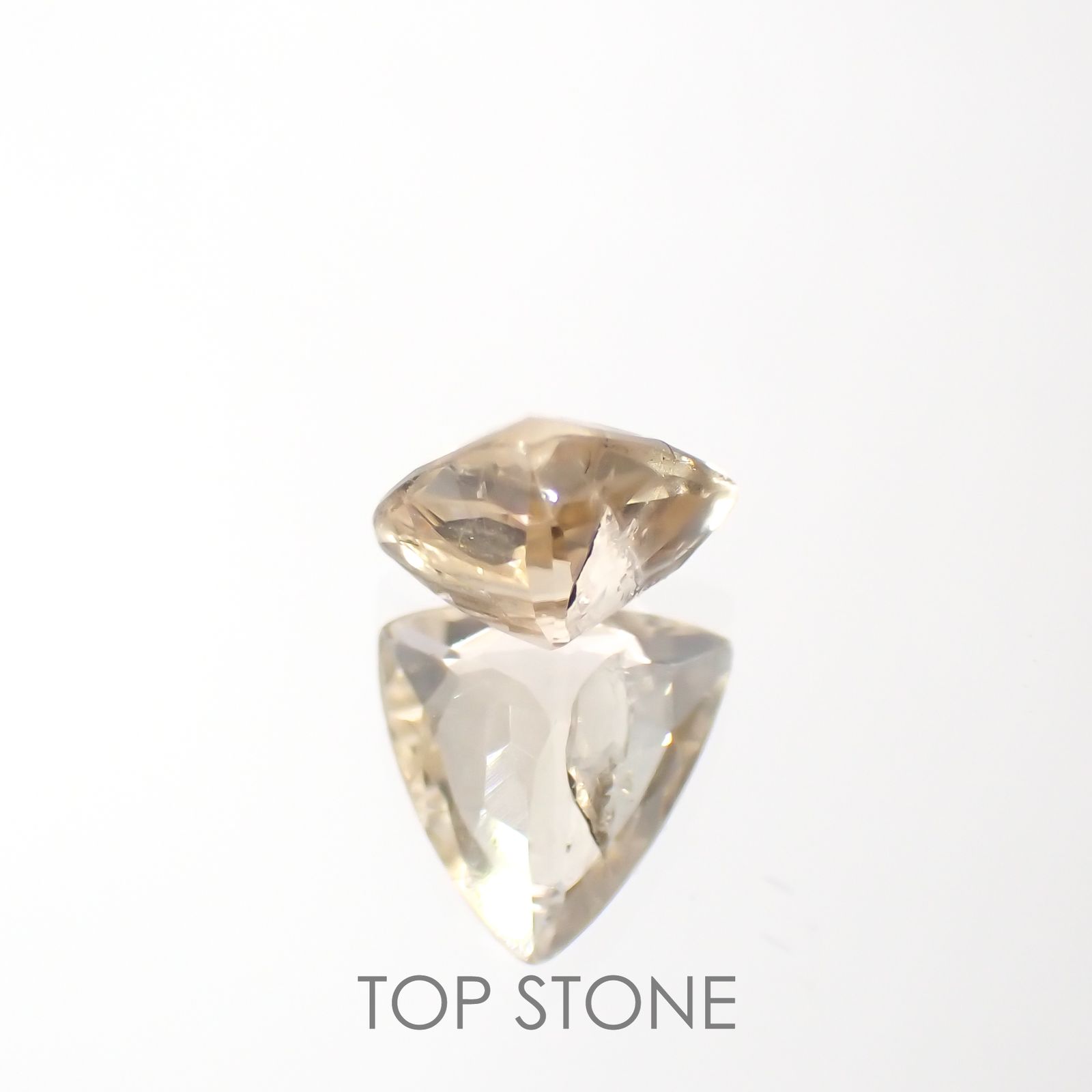 イエローフェナカイト(宝石名イエロー・フェナカイト)ブラジル産 0.592ct ソ付(彩珠)[221018523]5.8x6.4mm前後