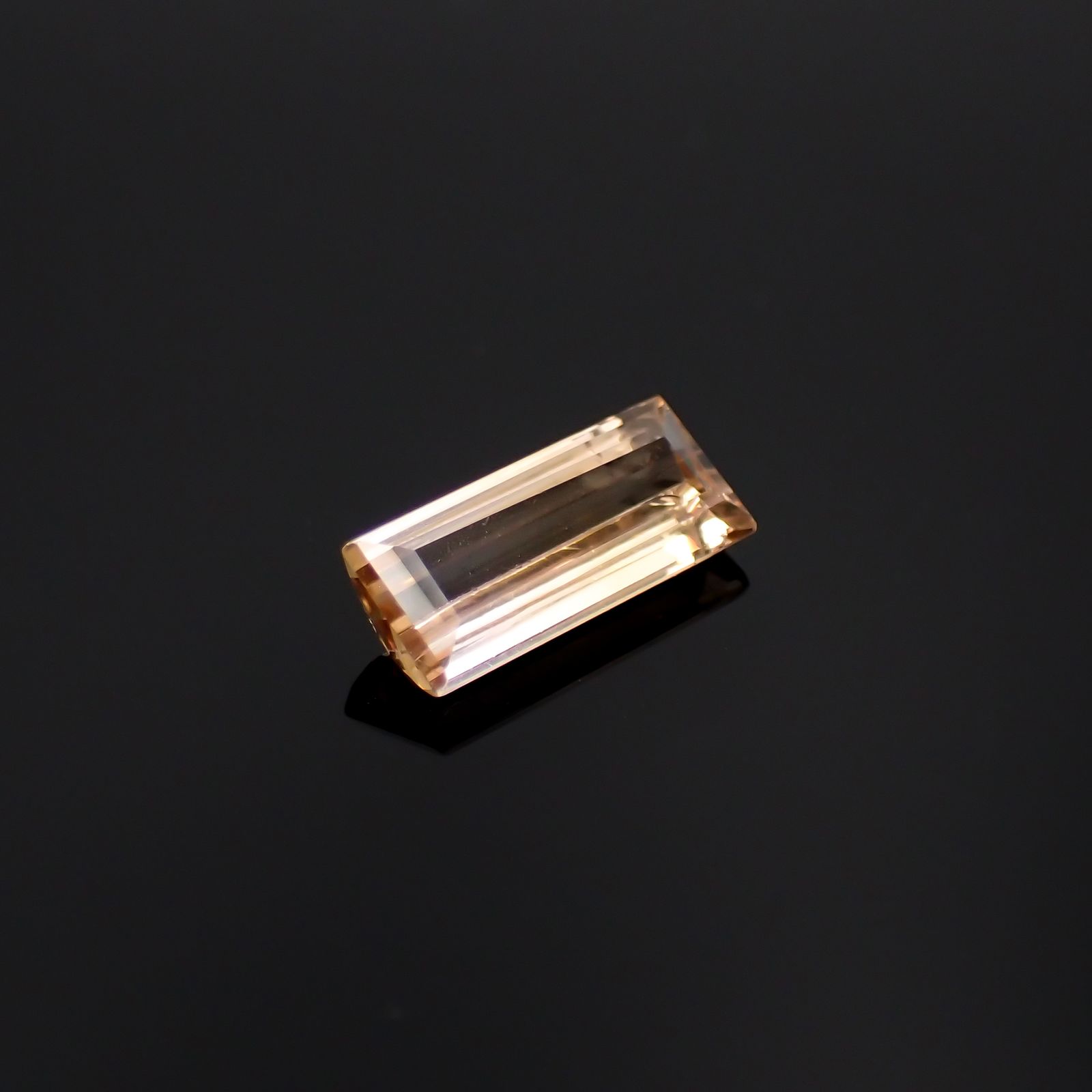 バイカラートパーズ ブラジル産 1.40ct[231023707]10.1x4.3mm前後
