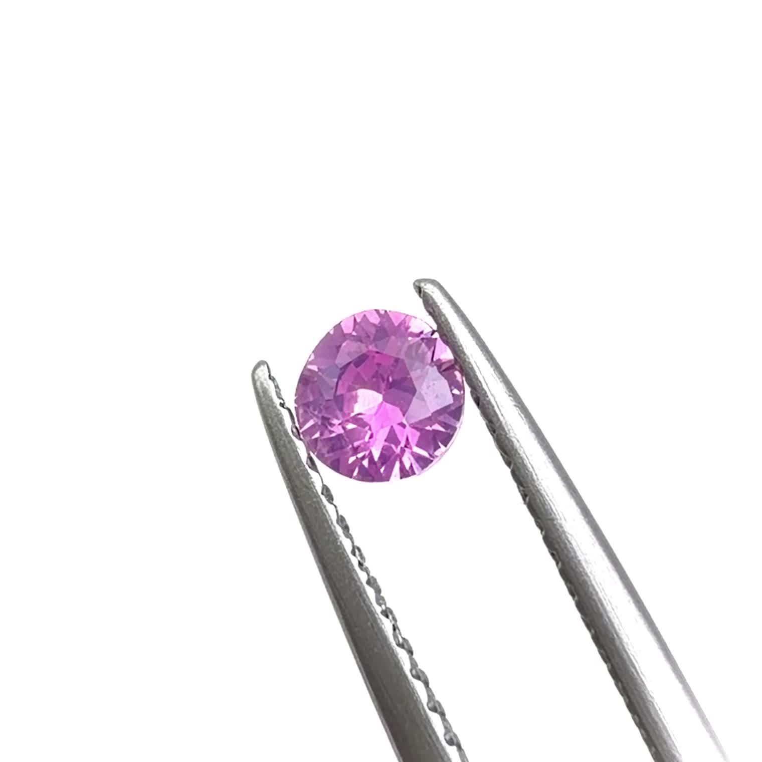 シルキーピンクサファイア 非加熱 ベトナム産 0.38ct / 4.2x4.1mm前後