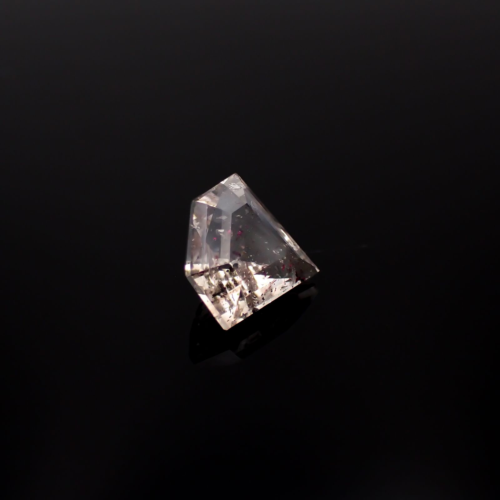 ◇カスタム・ペンタゴンカット◇ティンカーベルクォーツ ブラジル産 2.25ct[240125443]10.8x9.4mm前後