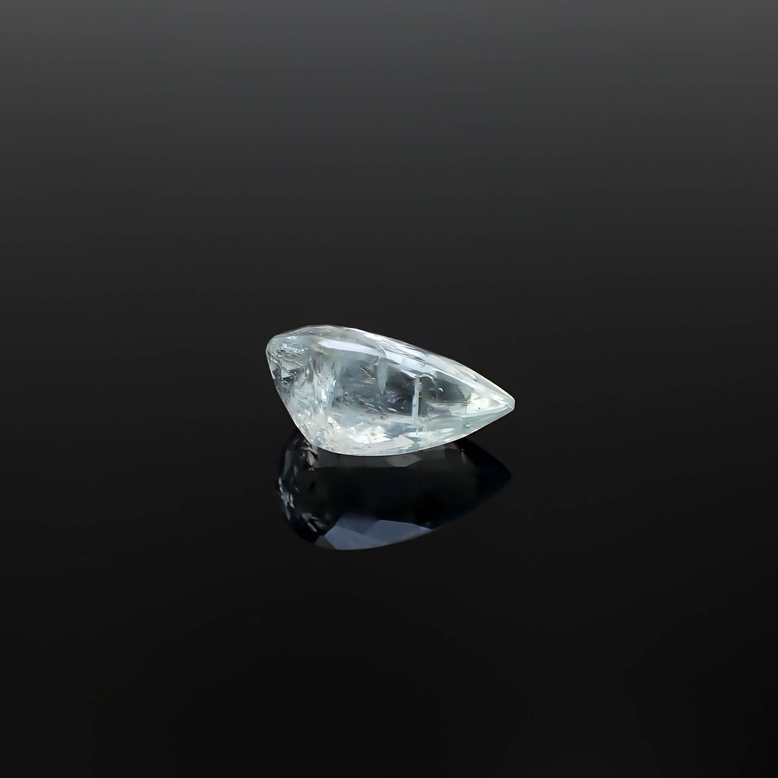 レインボーアクアマリン ブラジル産 6.53ct [250330144]16.4x9.6mm前後