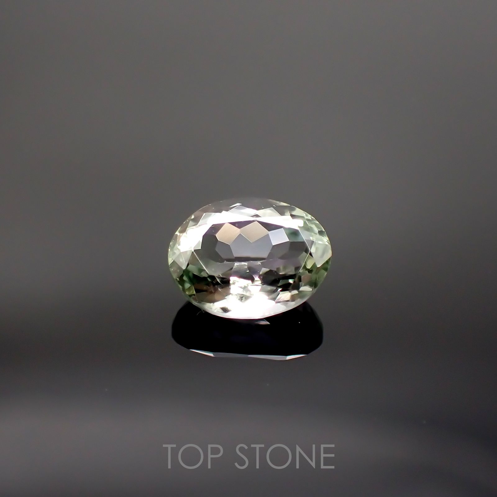 バイカラータンザナイト(宝石名ゾイサイト) タンザニア産 1.904ct ソ付(彩珠)[210711823]8.6×6.6mm前後