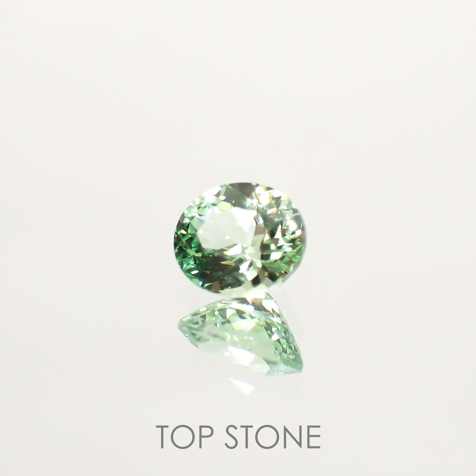 ミントガーネット(宝石名グリーン グロッシュラー・ガーネット) タンザニア産 0.667ct ソ付(彩珠)[210711921]5.5×4.8mm前後