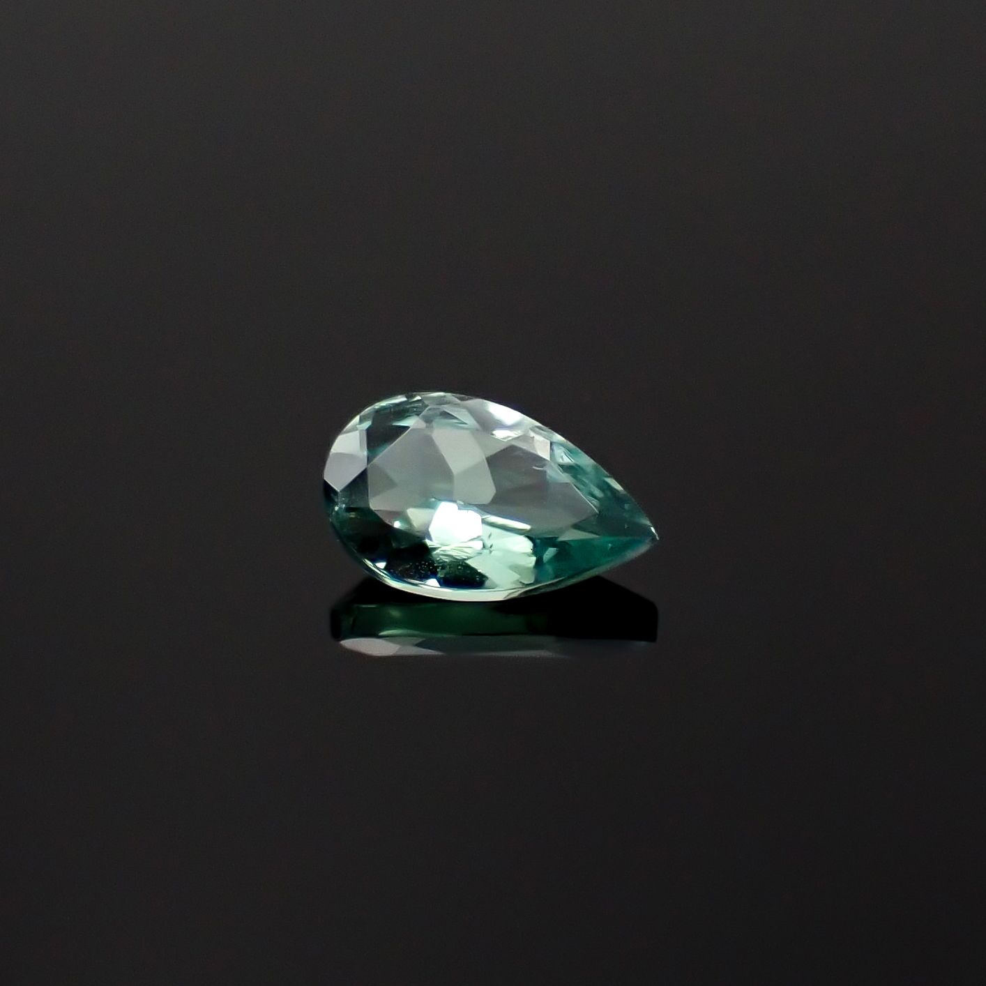 ブルーグリーンコーネルピン(宝石名ブルーグリーン・コーネルピン)タンザニア産 0.23ct 識別済[240527679]5.2x3.1mm前後