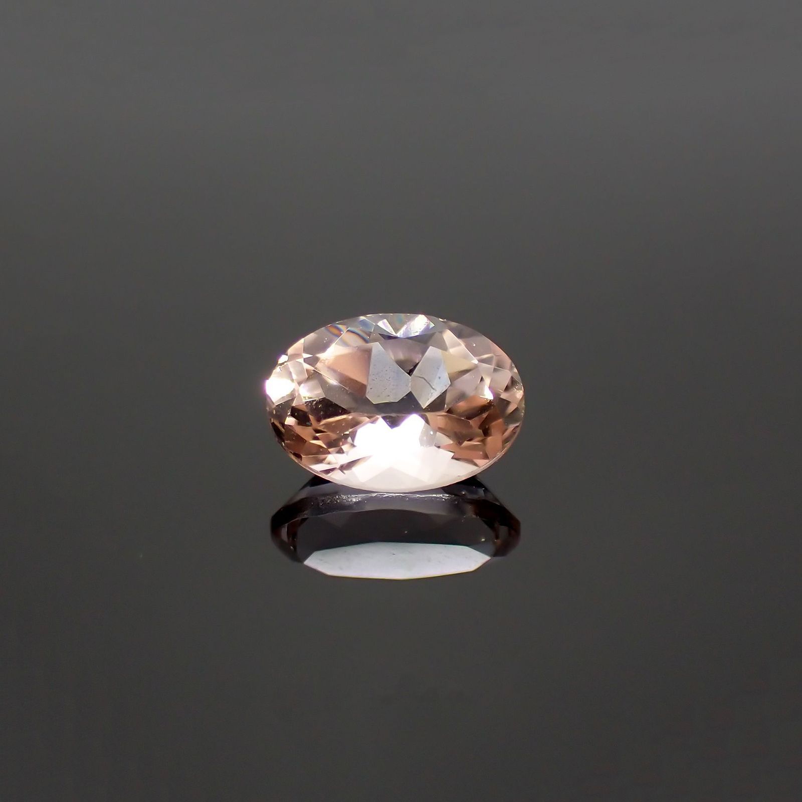 モルガナイト(宝石名モルガナイト)ナイジェリア産 0.84ct 識別済[220114003]7.2x5.2mm前後