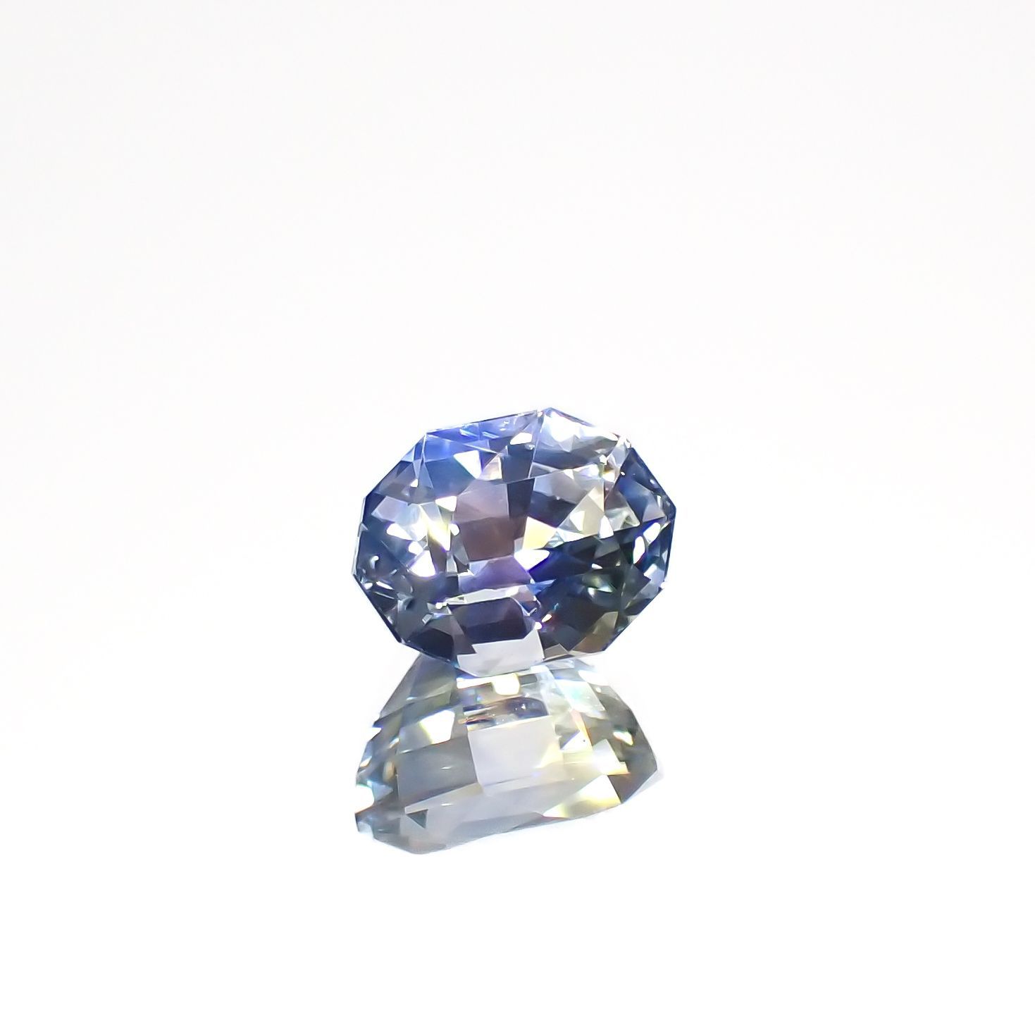 ◇カスタムカット◇アイスブルーサファイア(宝石名サファイア)スリランカ/マダガスカル産 1.90ct 識別済[220817455]7.5x5.6mm前後