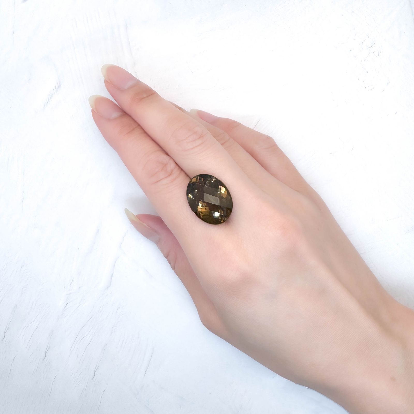 ◇チェッカーカット◇スモーキークォーツ ブラジル産 17.36ct / 20.2x15.2mm前後 [251031248]