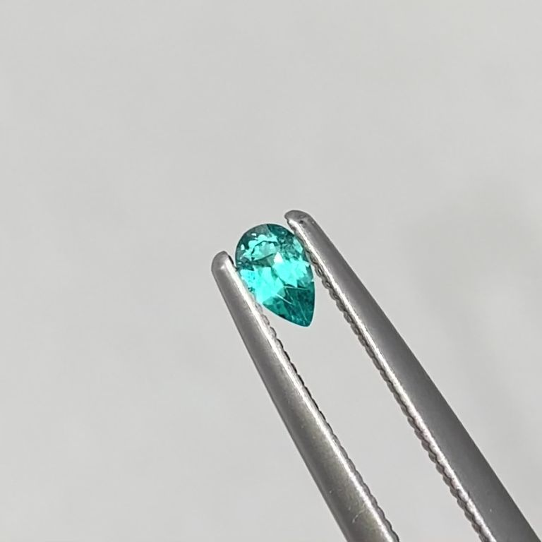 パライバトルマリン ブラジル・ムルング鉱山産 0.084ct / 4x2.4mm前後 