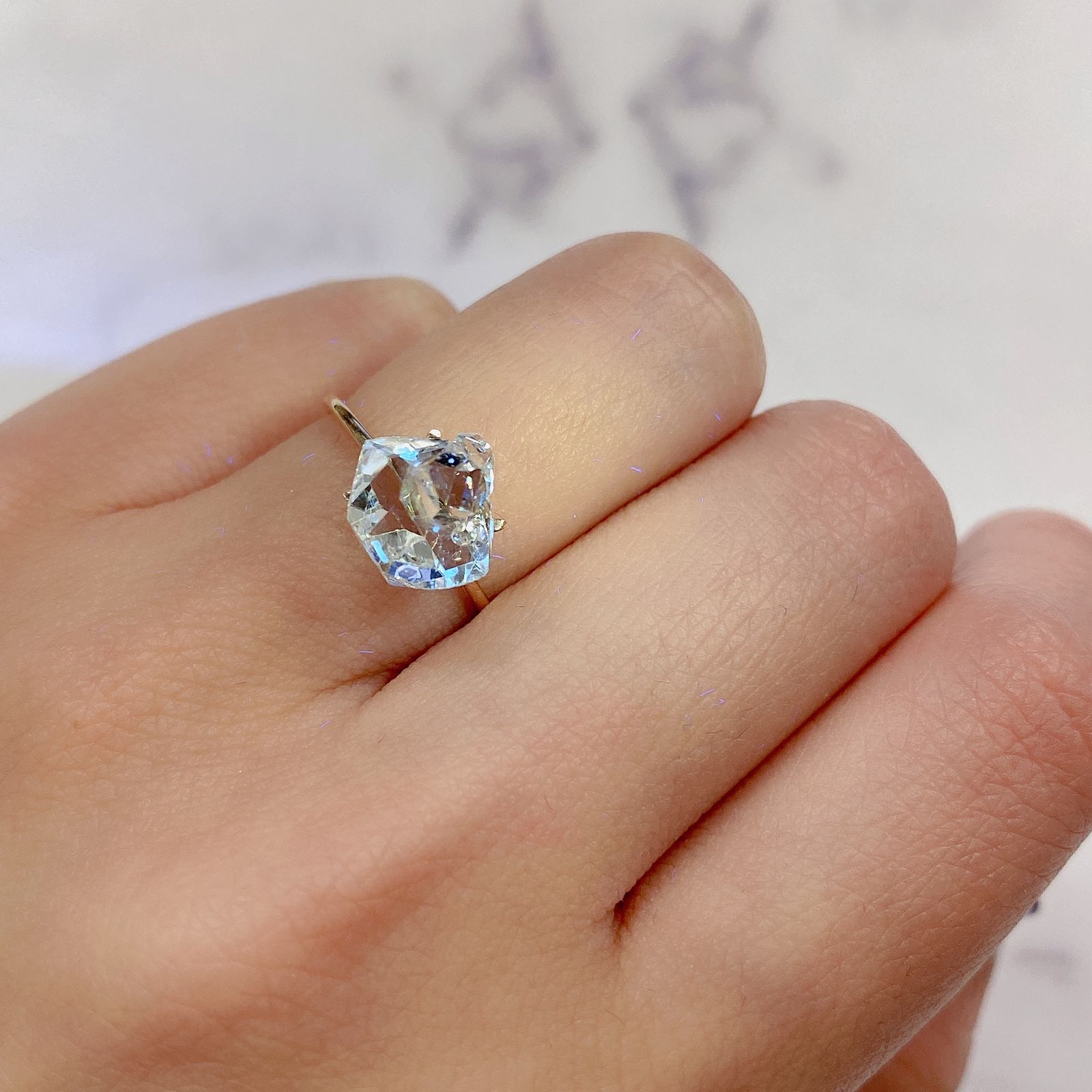 オイルインクォーツ原石 パキスタン産 2.96ct[210911448]10×8.8mm前後
