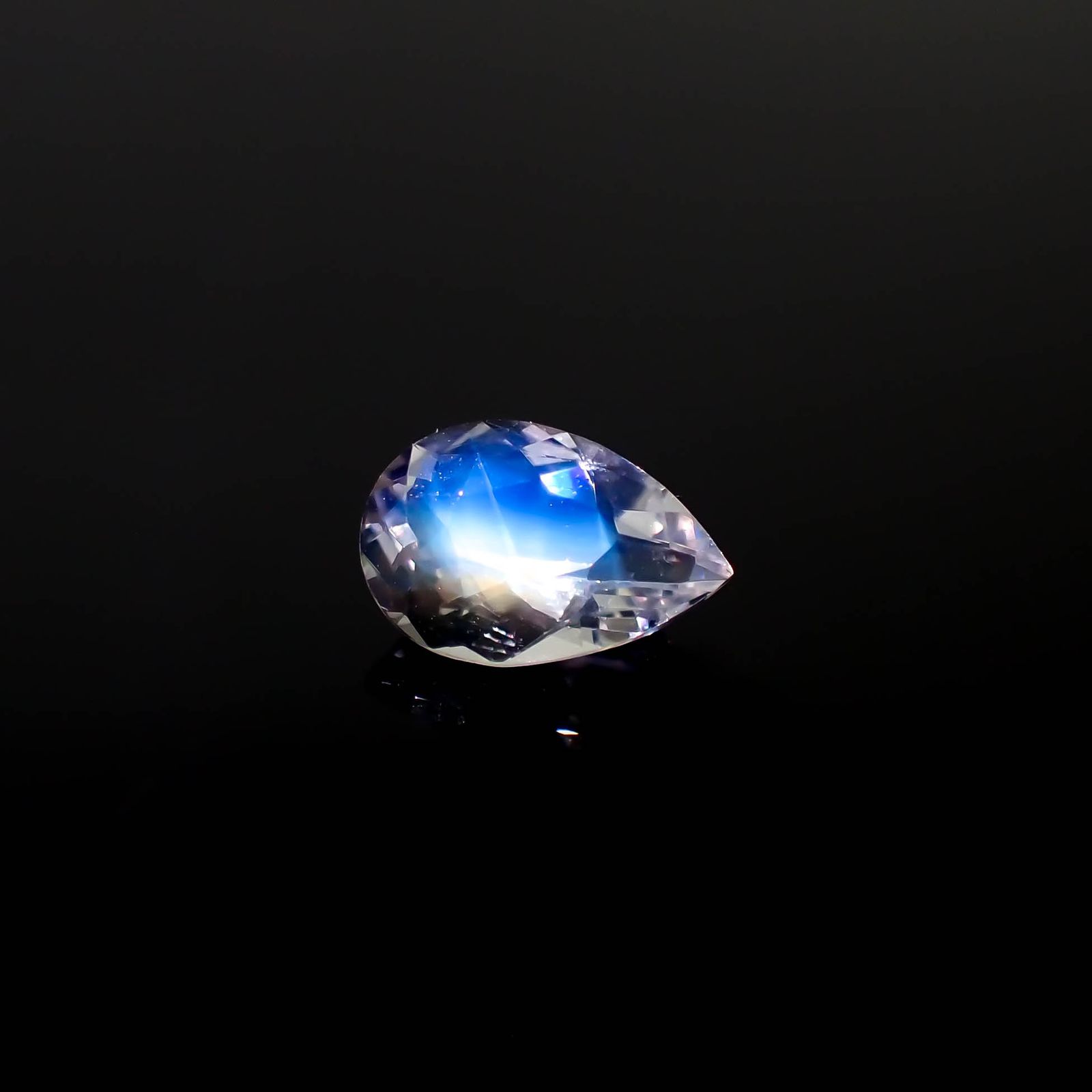 レインボームーンストーン ザンビア産 0.57ct[240326928]7.4x4.9mm前後