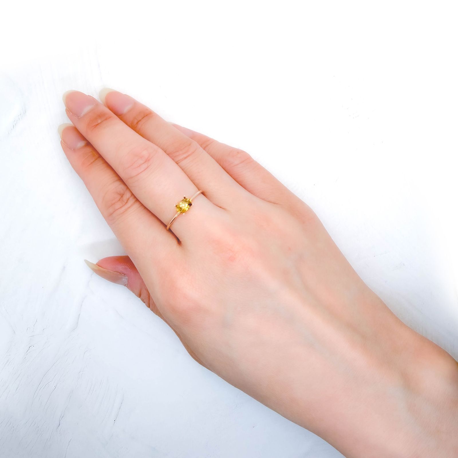 ゴールデンスフェーン(宝石名スフェーン)マダガスカル産 識別済 0.55ct / 6x3.8mm前後 [260632355]