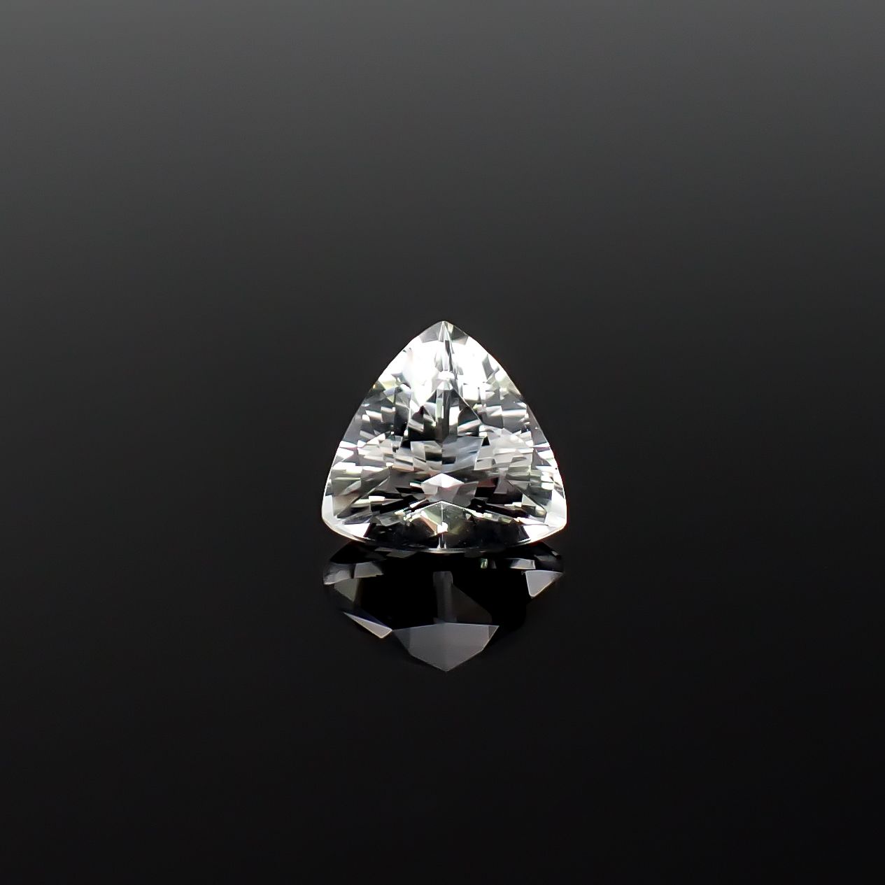 日本水晶 山梨県乙女鉱山産 2.09ct / 8.8x9mm前後 [260632417]