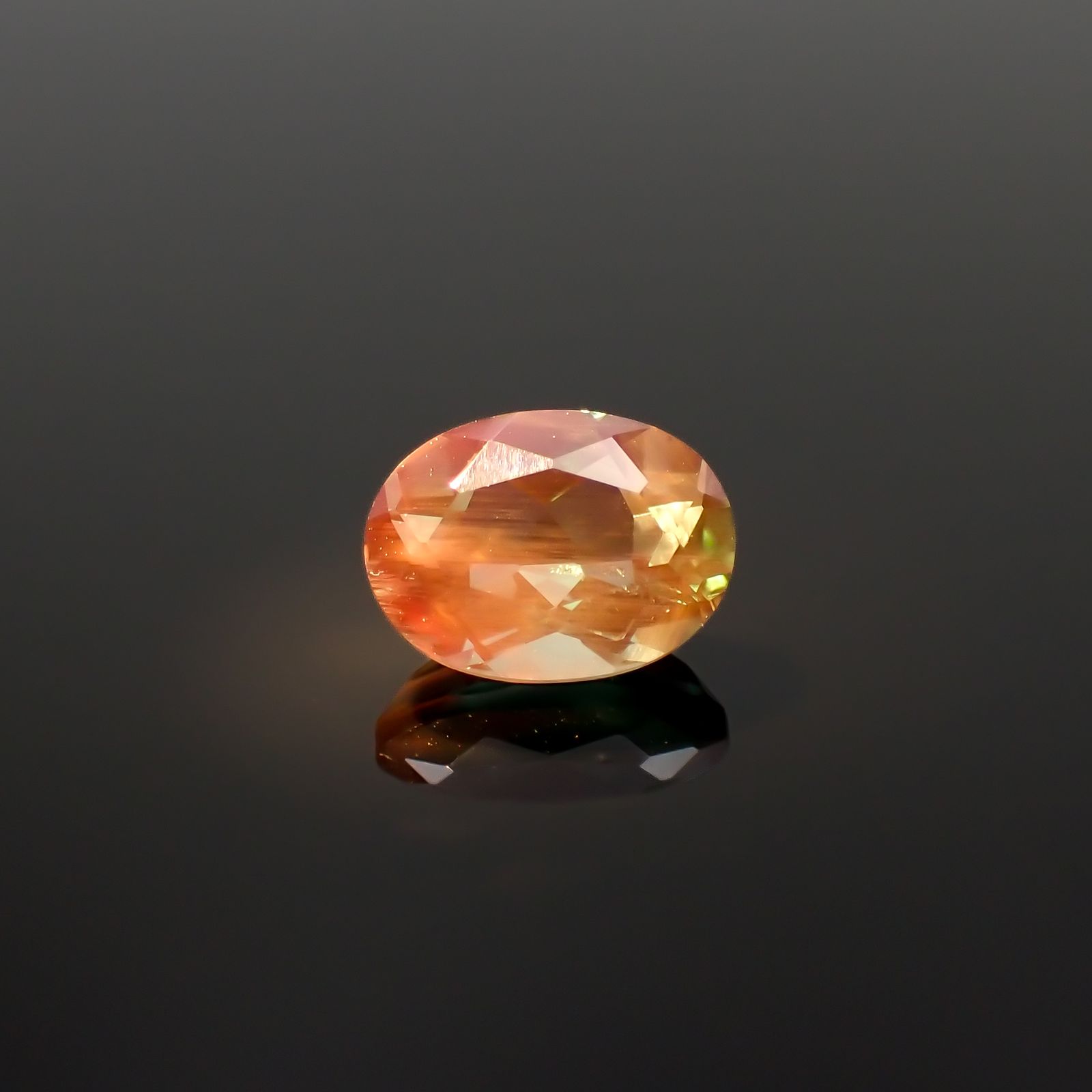 カラーチェンジアンデシン モンゴル産 1.24ct [230421479]8x5.9mm前後