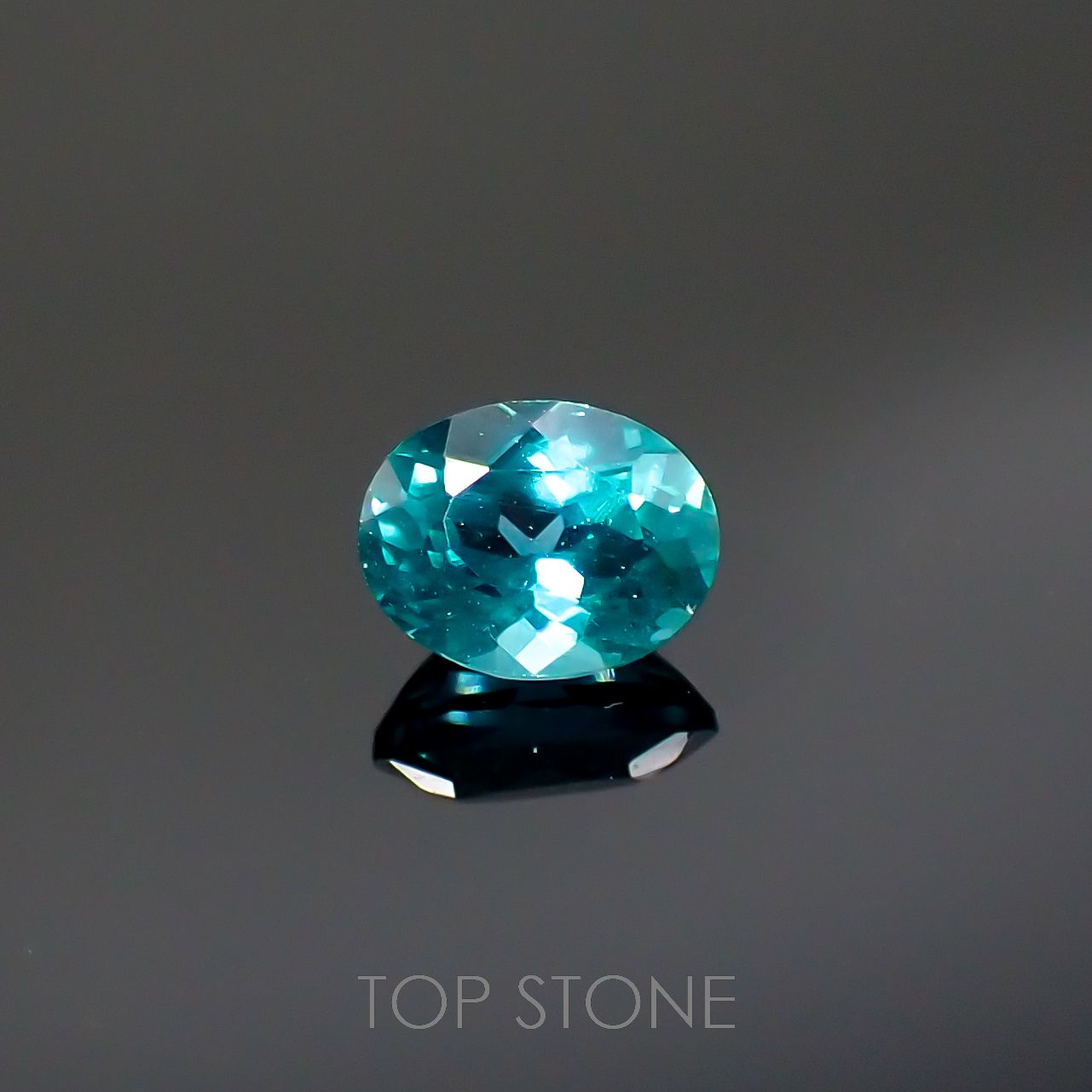 ブルーグリーンアパタイト(宝石名アパタイト)マダガスカル産 0.69ct 識別済[220616656]6.1x4.7mm前後
