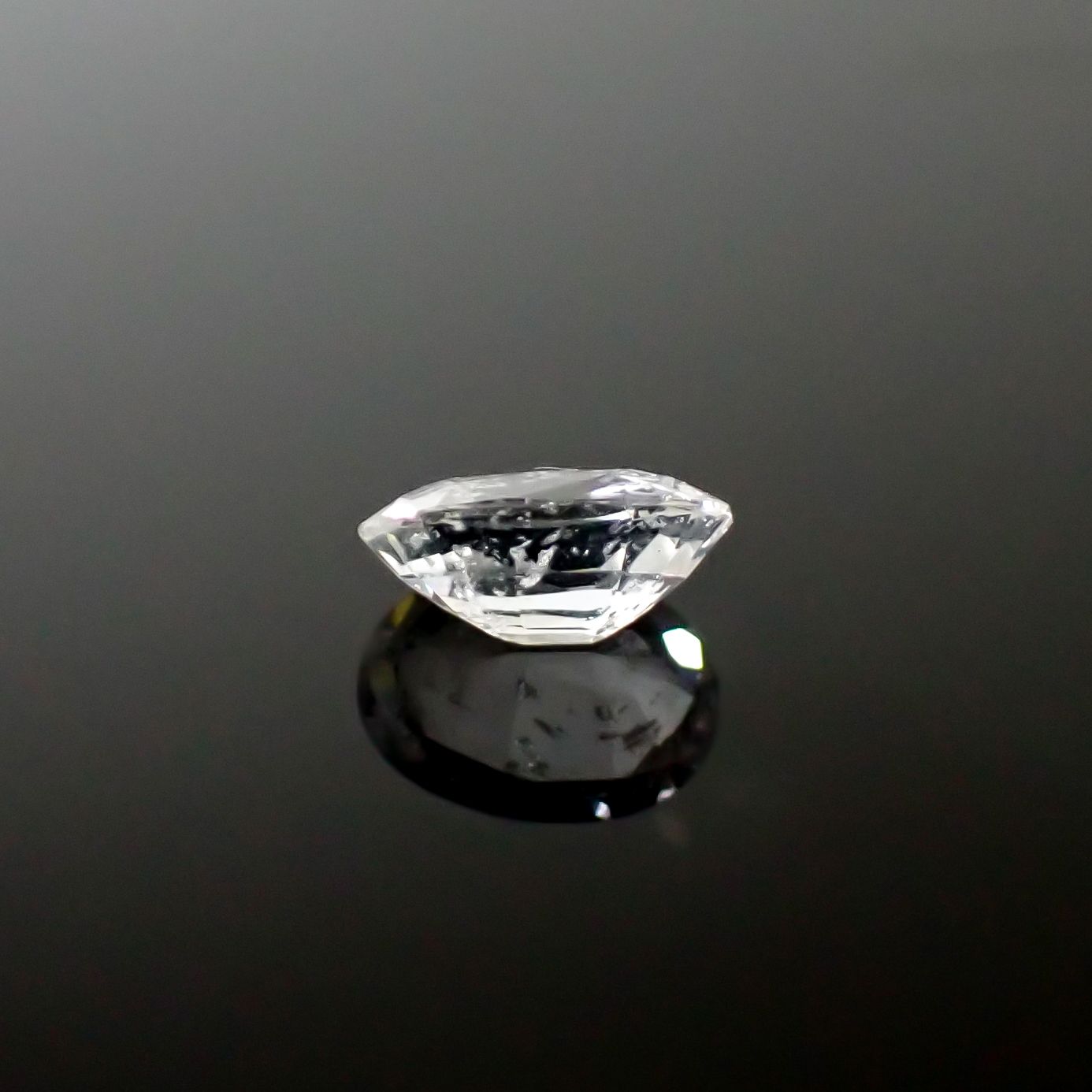 テネブレッセンススキャポライト アフガニスタン産 0.33ct / 5.7x4.2mm前後 [260532261]