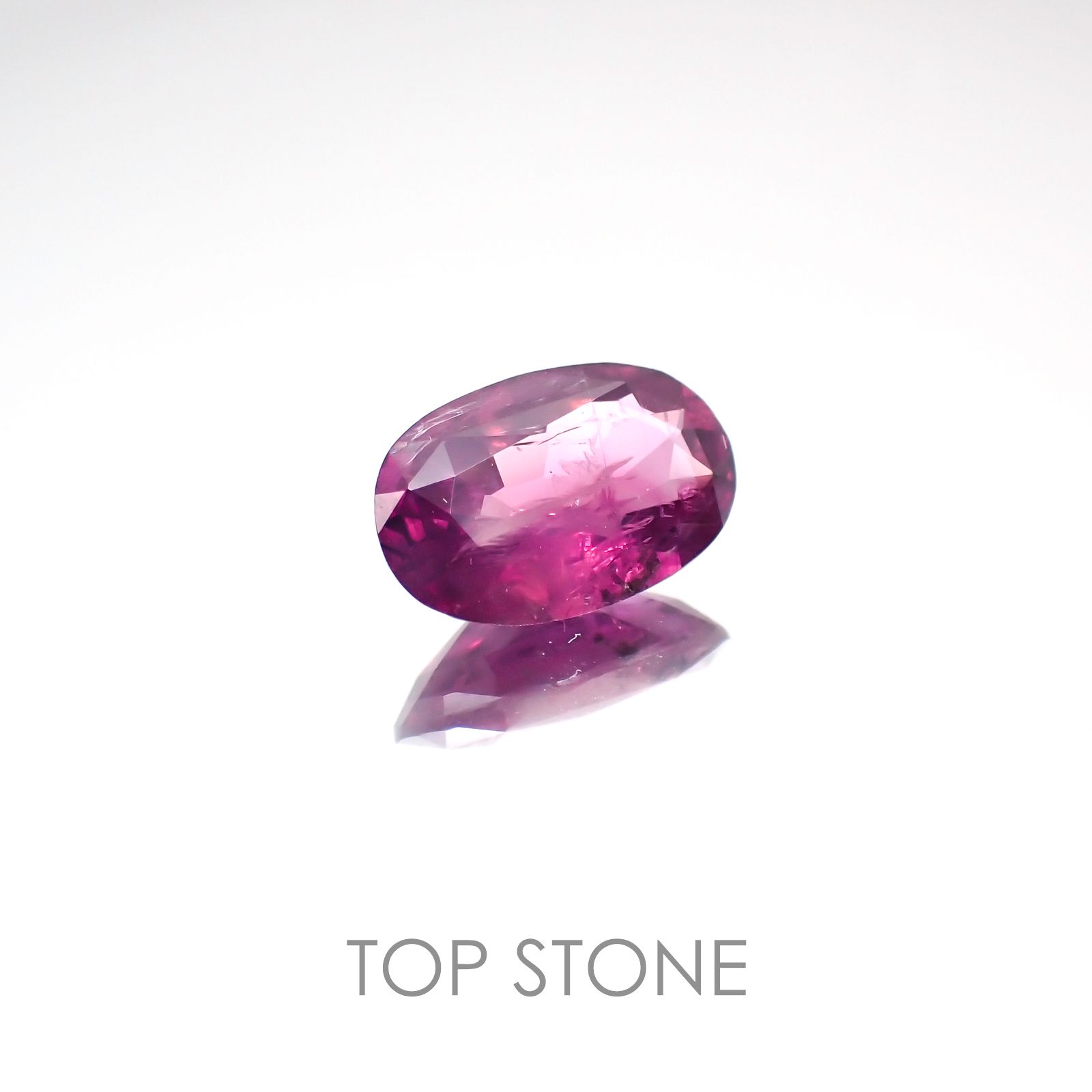 パープルサファイア(宝石名パープル・サファイア) カシミール産 1.700ct ソ付(彩珠)[20127300]9.2×6.2mm前後