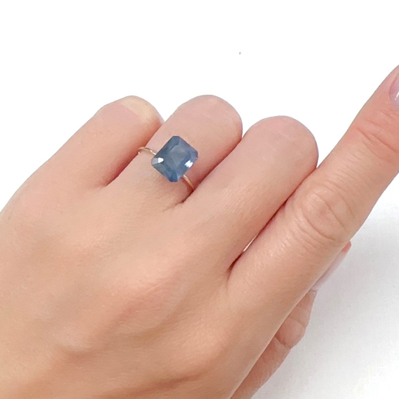 アパタイト フルオレッセンス ジンバブエ産 3.20ct[240527578]9.3x7.6mm前後