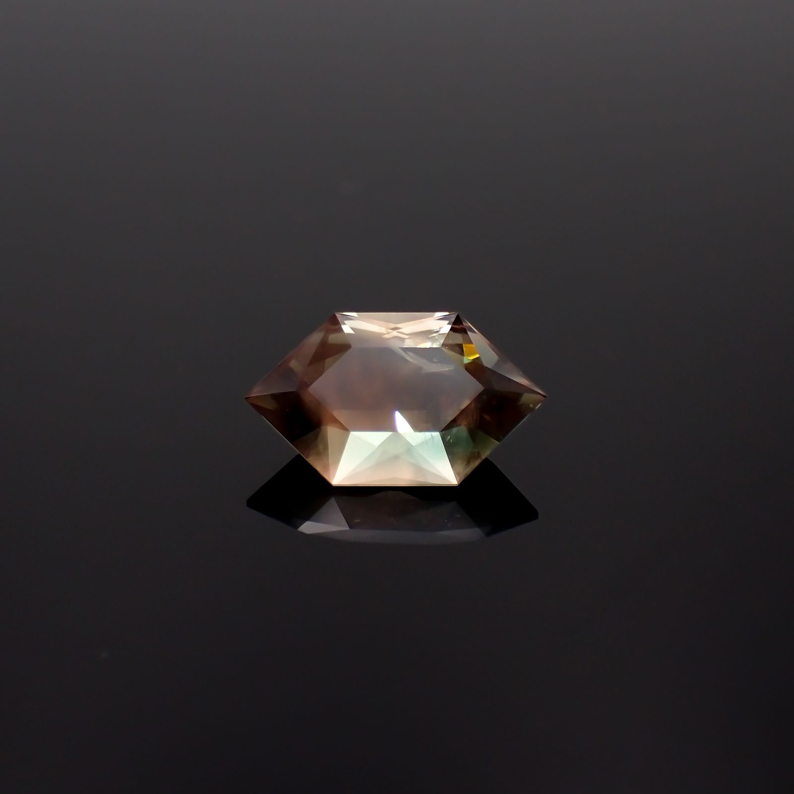◇カスタムヘキサゴンカット◇バイカラーオレゴンサンストーン アメリカ・オレゴン州産 4.59ct[231224664]15.7x9.2mm前後