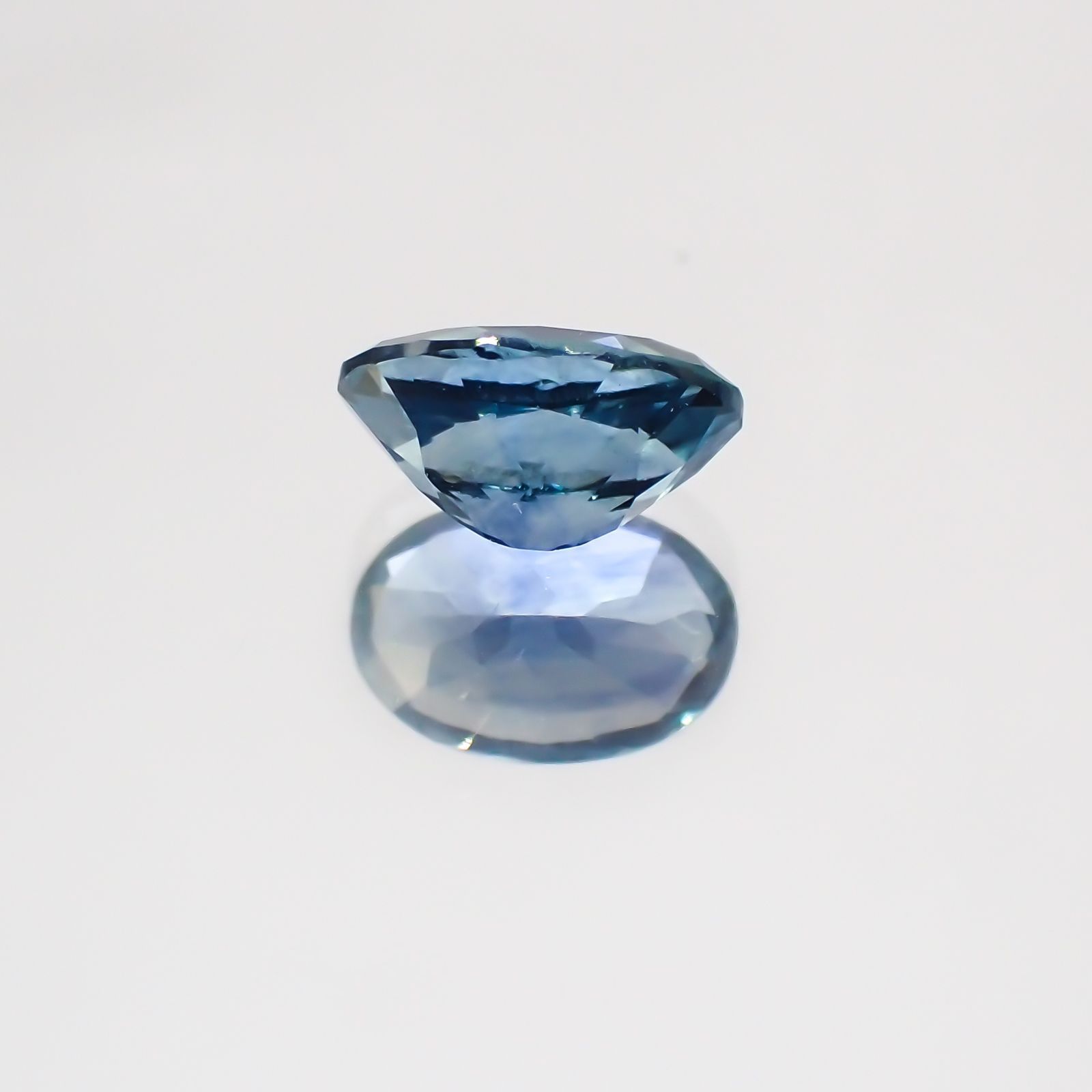 モンタナサファイア アメリカ産 ルース 0.77ct[21019463]6.4×4.4mm前後