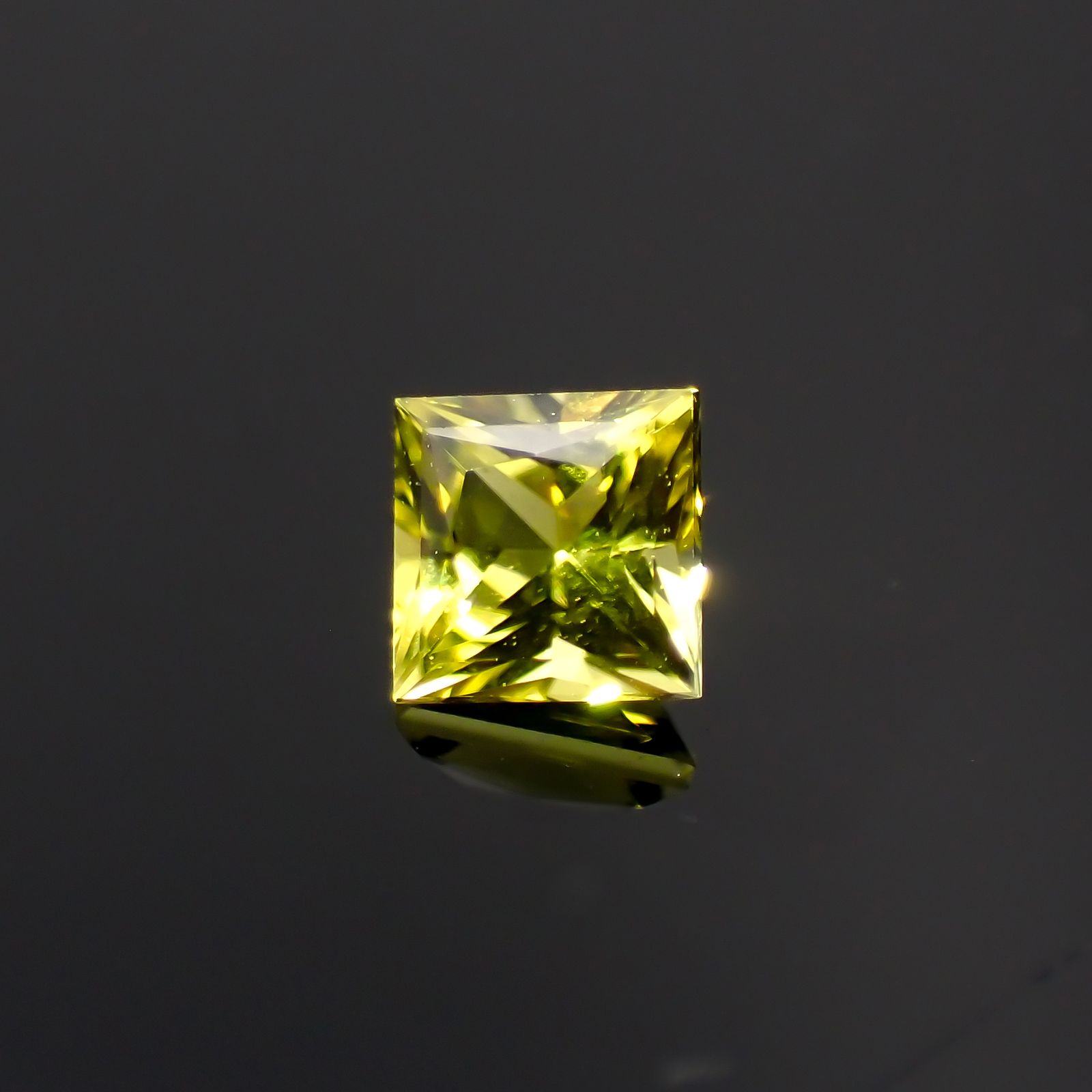 ◇プリンセスカット◇カナリートルマリン ザンビア・カナリー鉱山産 0.15ct[230823149]2.9x2.9mm前後